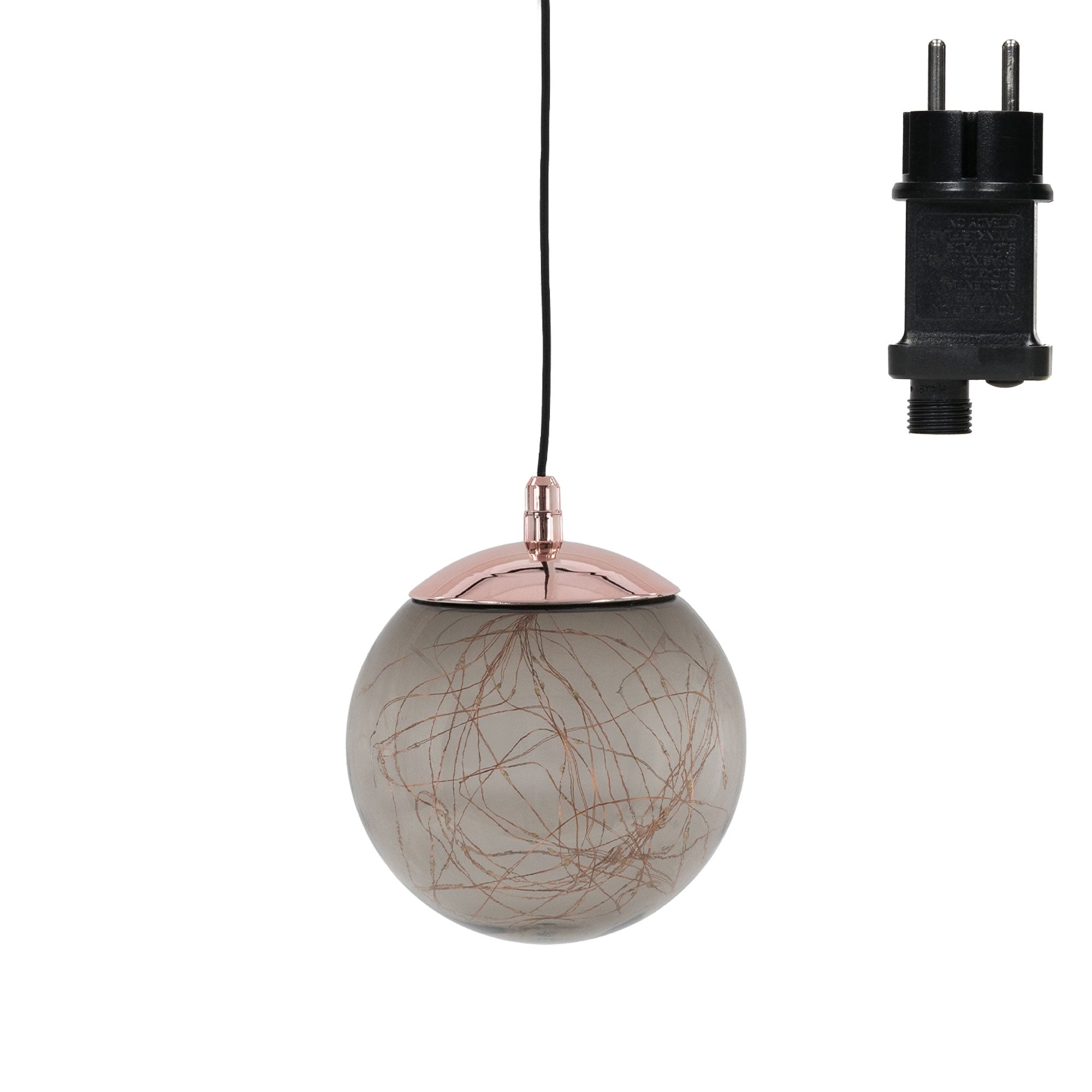 Hängende Glaskugel mit feinen Linien, daneben ein schwarzer Stecker.