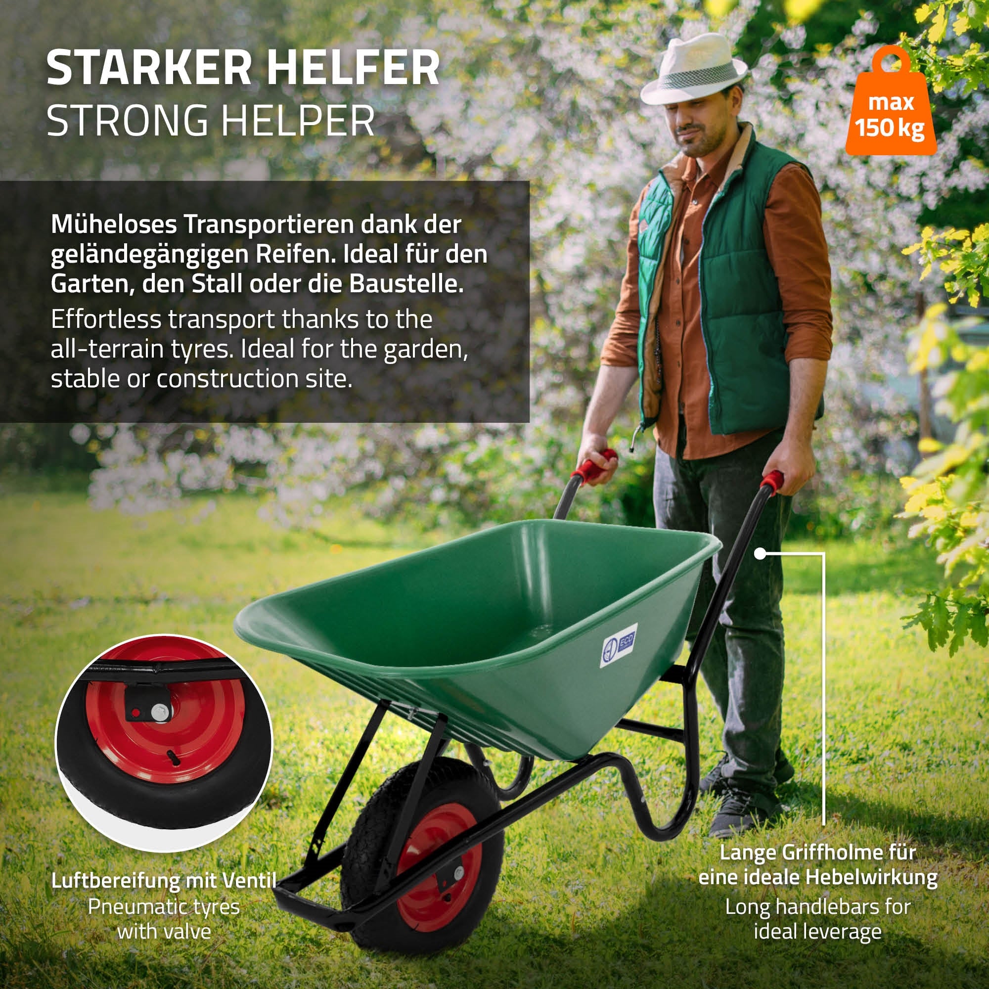 Ein Mann mit einer Schubkarre in einem Garten, trägt eine Weste und einen Hut.