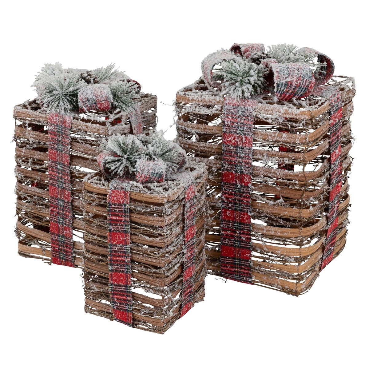 Drei dekorative Geschenkkörbe mit Schnee und roten Bändern.