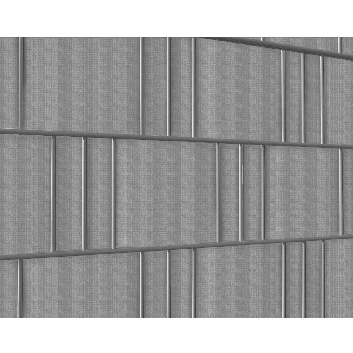 Graue Wand mit strukturierten Paneelen in verschiedenen Grautönen.