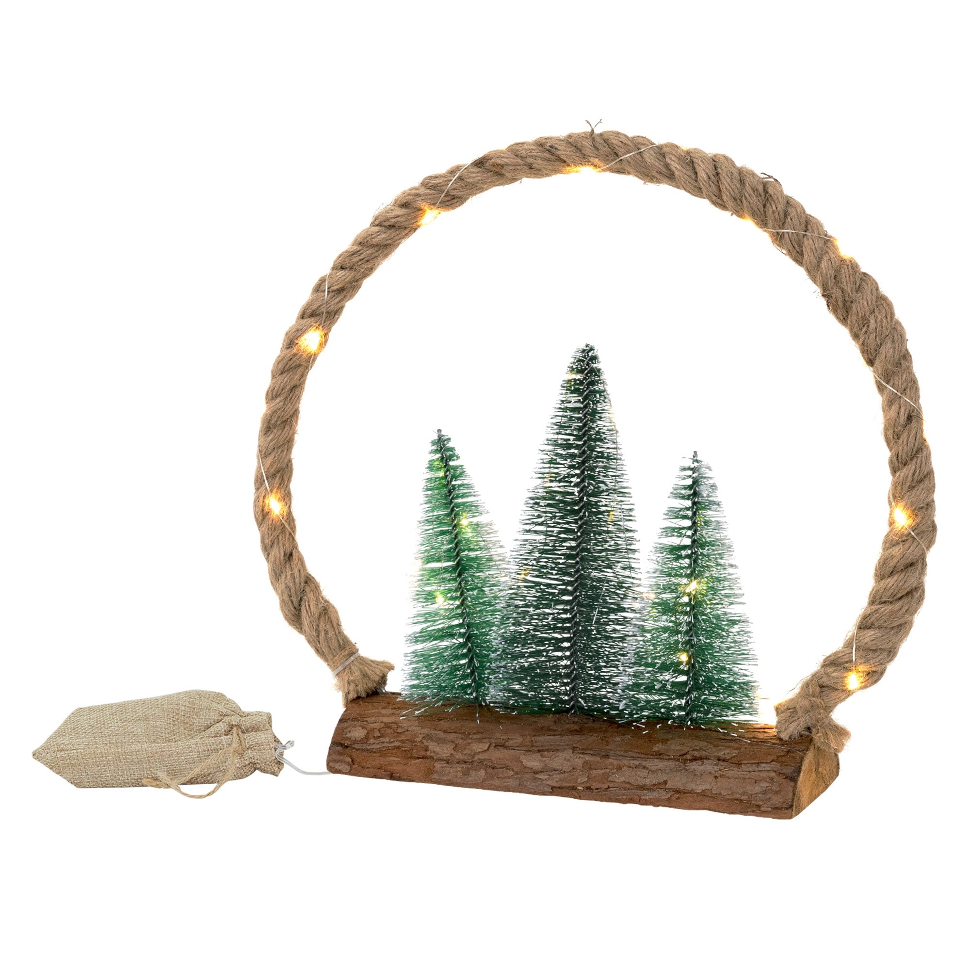 Drei grüne Tannenbäume in einem runden Holzrahmen mit Lichtern.