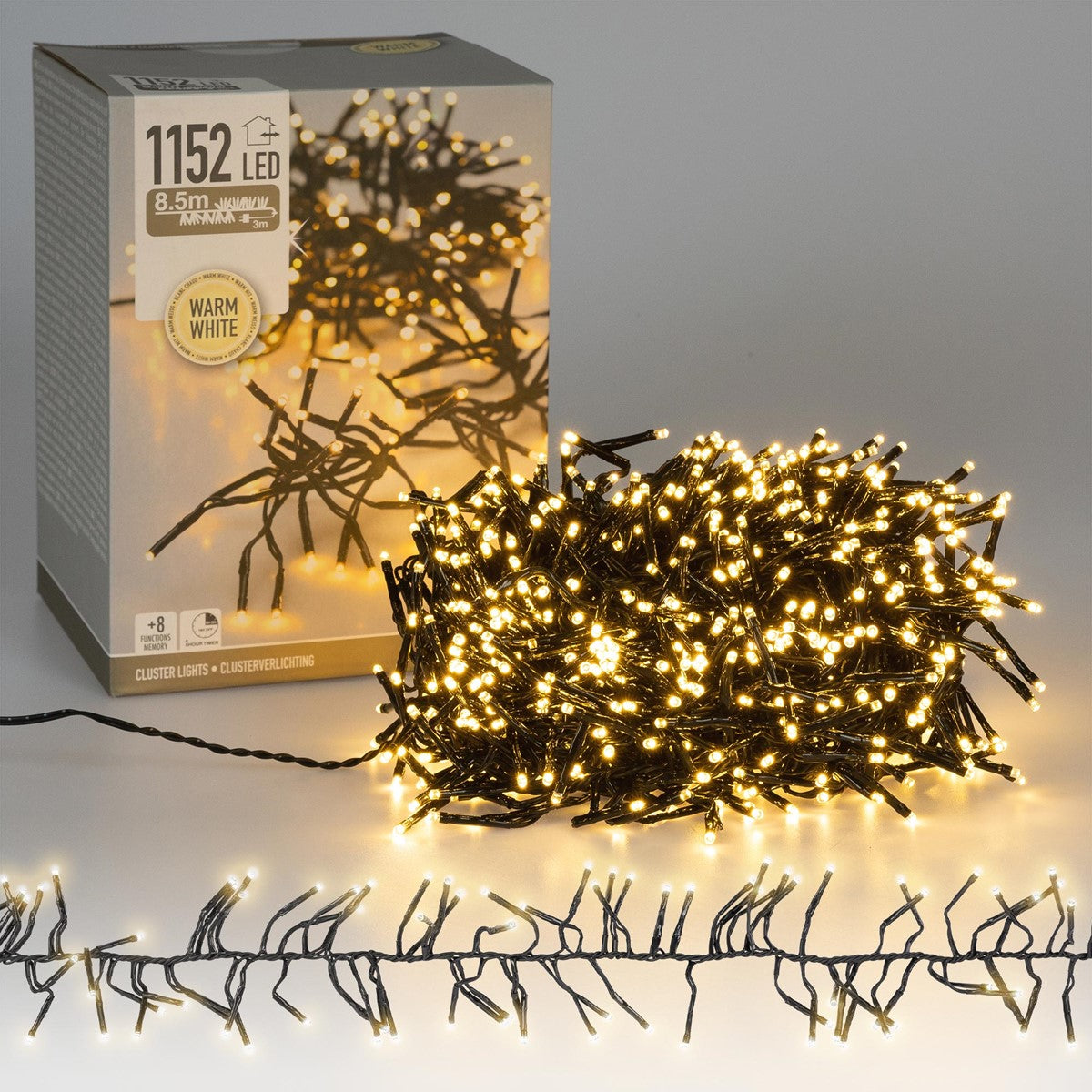 Schwarze Lichterkette mit warmweißen LEDs und Verpackung.