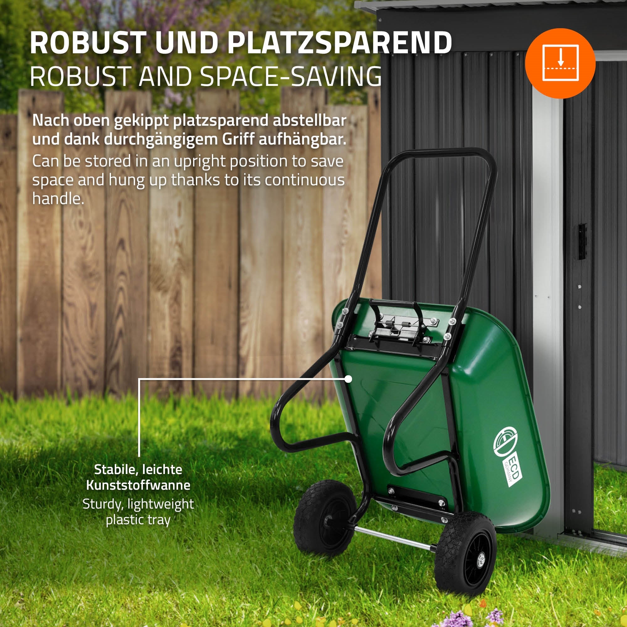 Carriola in posizione eretta, davanti a un casetta da giardino, con spazio per attrezzi.