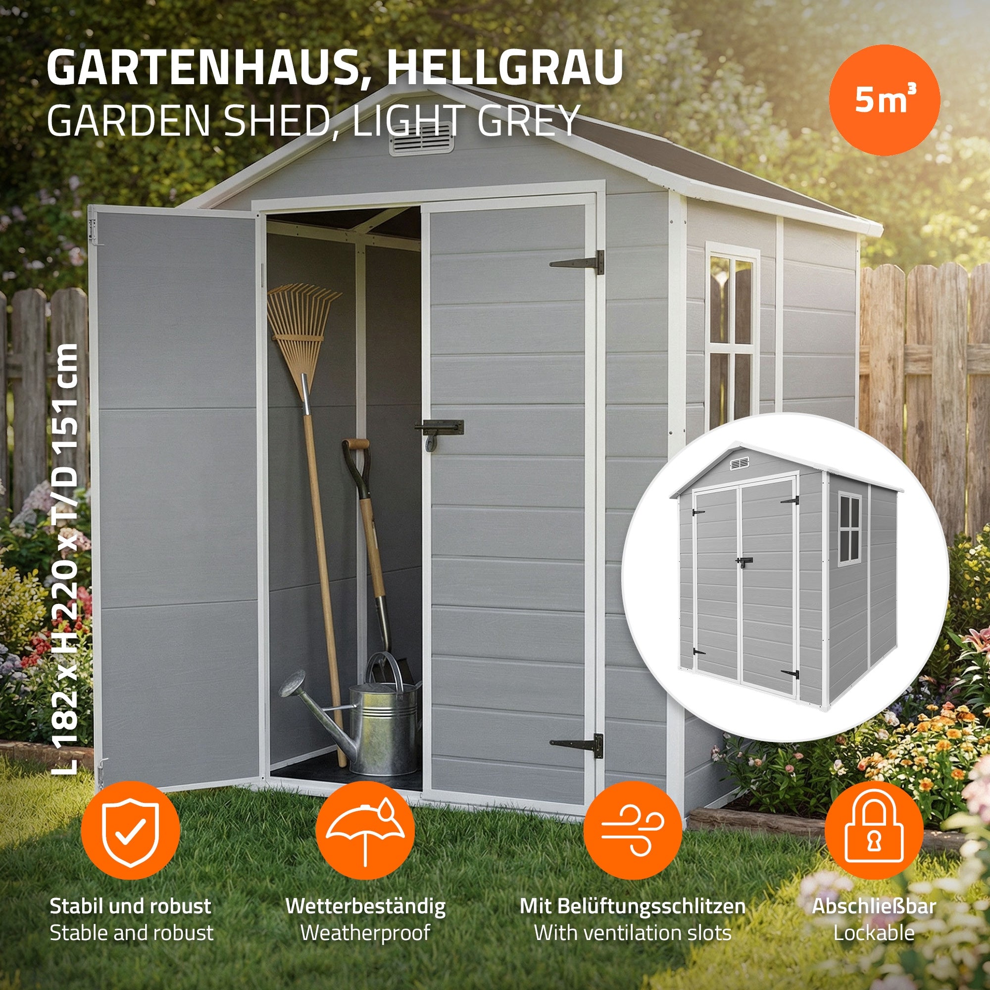 Gartenhaus in hellgrau mit offenem Eingang und Werkzeugen im Inneren.