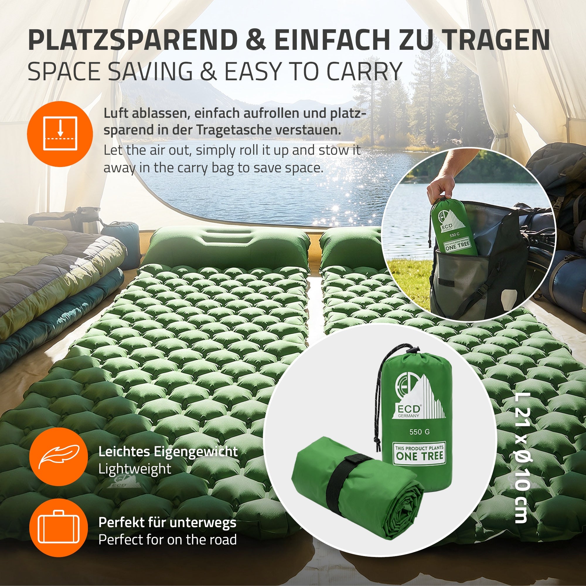 Grüne, aufgerollte Isomatten liegen auf dem Boden. Ein Rucksack steht daneben.