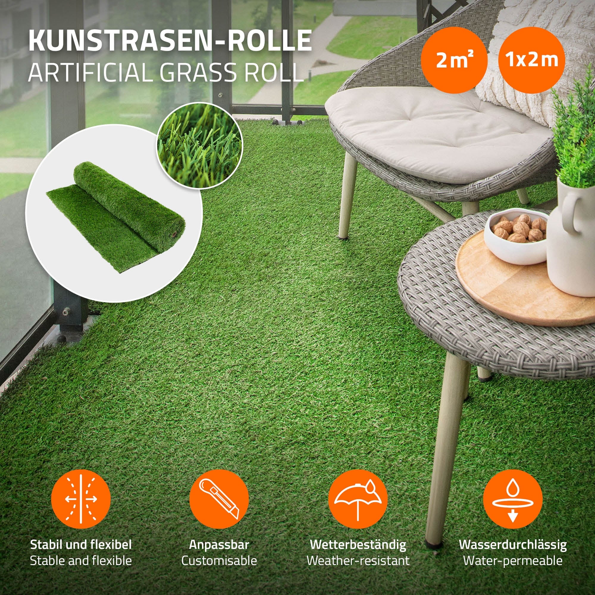 Kunststoffrasenrolle auf einem Balkon, grüne Fläche mit Möbeln.
