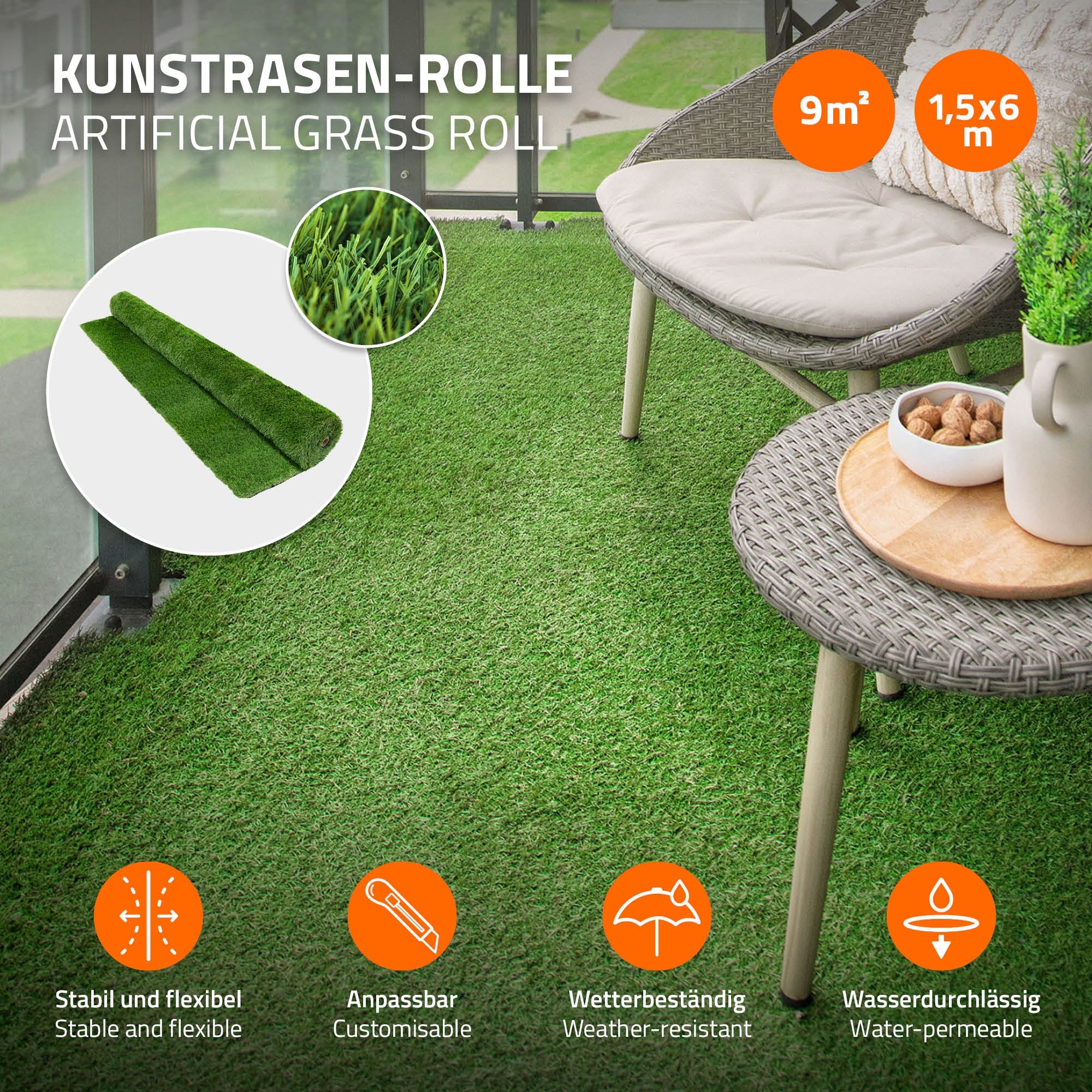 Kunstrasenrolle auf einem Balkon mit Stühlen und Tisch.