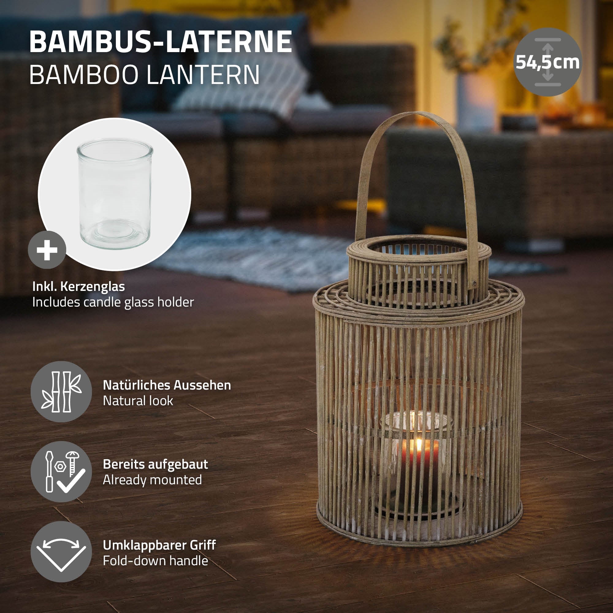 Bambus-Laterne mit Kerzenglas und klappbarem Griff in einem gemütlichen Raum.