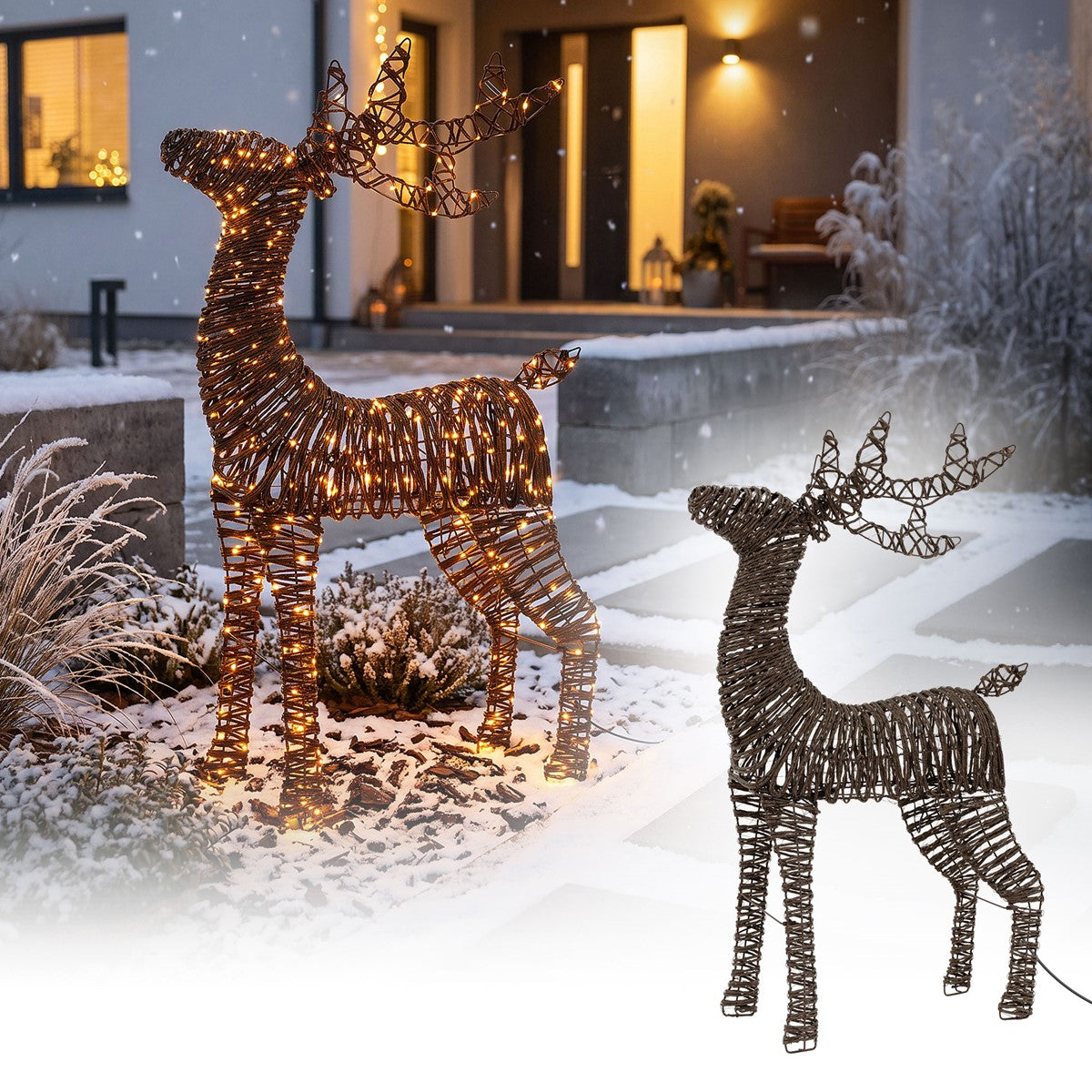 Dekorativer, beleuchteter Reindeer aus Draht im Schnee vor einem Haus.