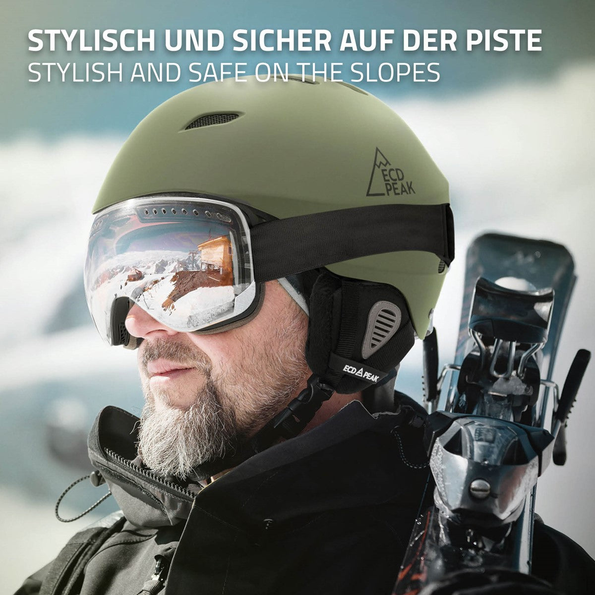 Mann mit grünem Skihelm und Skibrille auf der Piste, im Hintergrund Schnee und Berge.