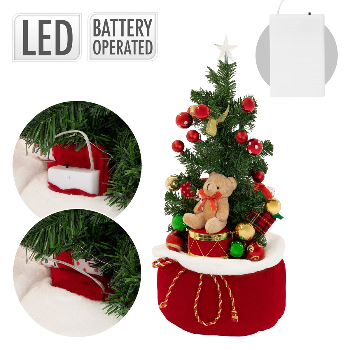 Künstlicher Weihnachtsbaum mit Bärchen und verschiedenen Weihnachtskugeln.