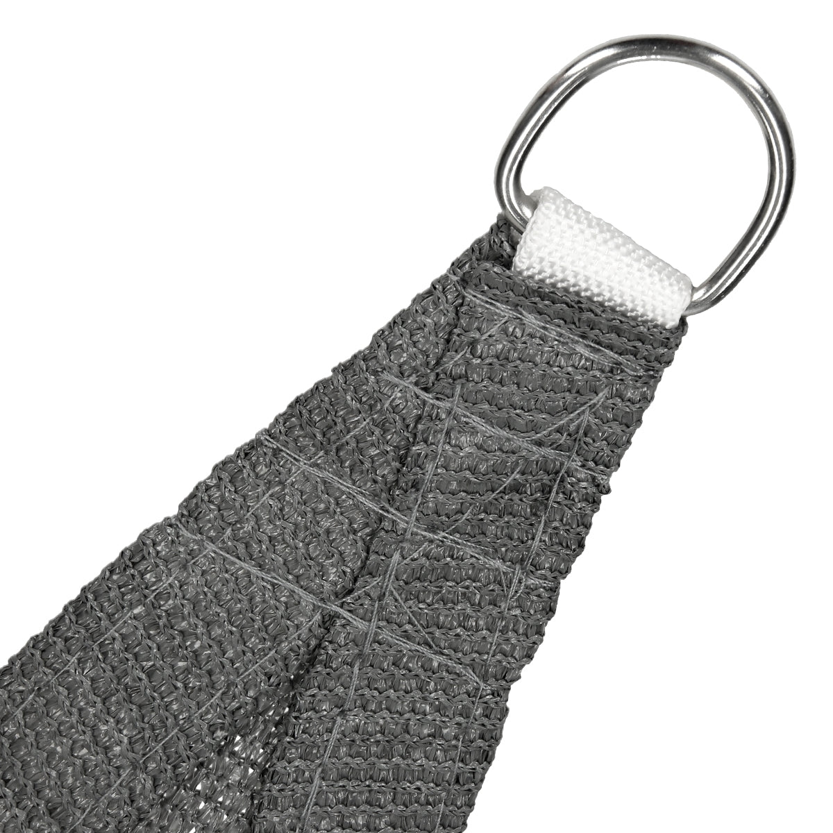 Nahaufnahme eines grauen Stoffes mit einem Metallring.
