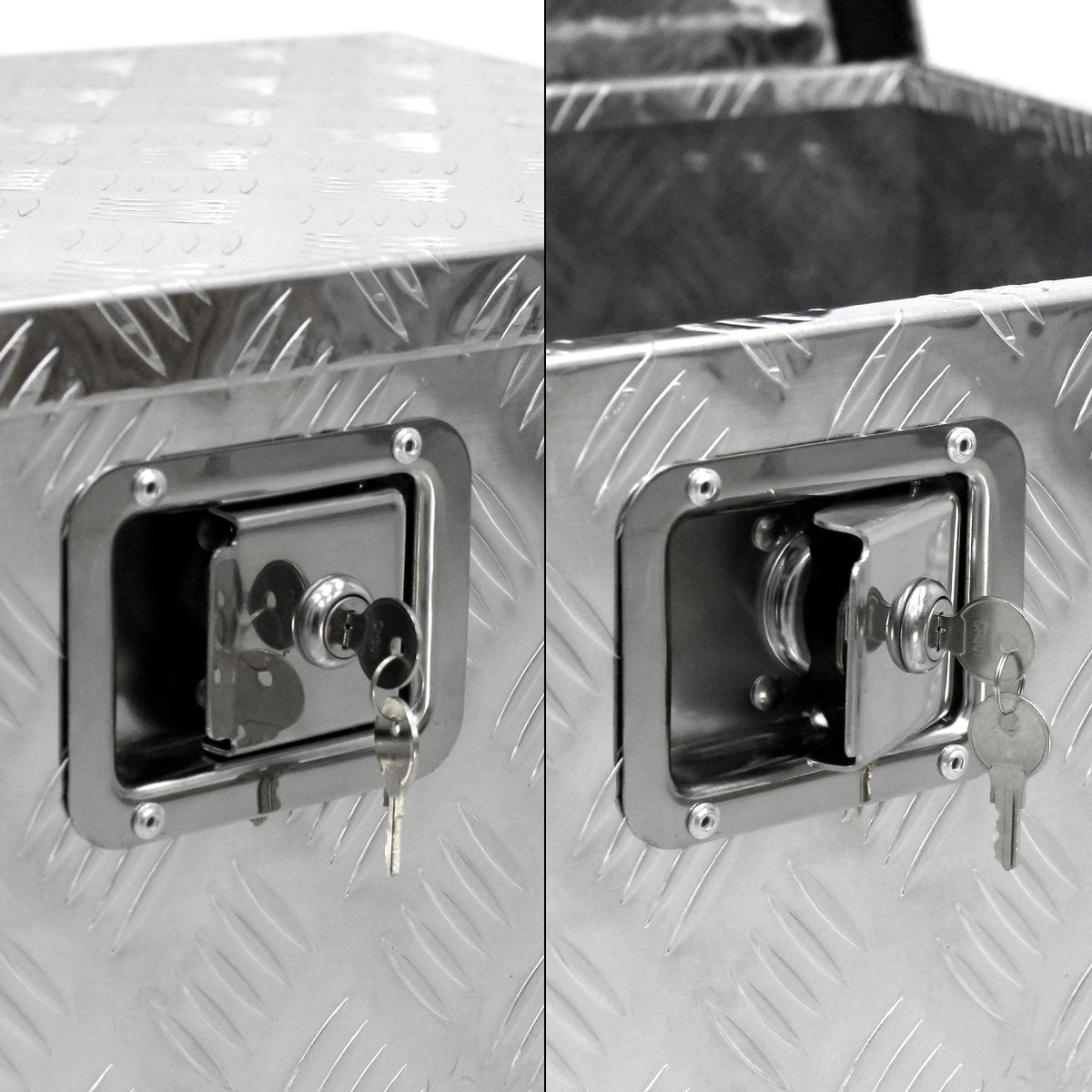 Cerradura con llave en una caja plateada de metal.