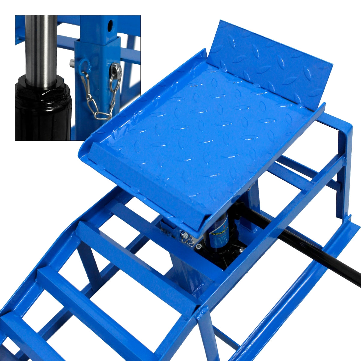 Detailansicht eines blauen Treppengerüsts mit Plattform und Hydraulik.