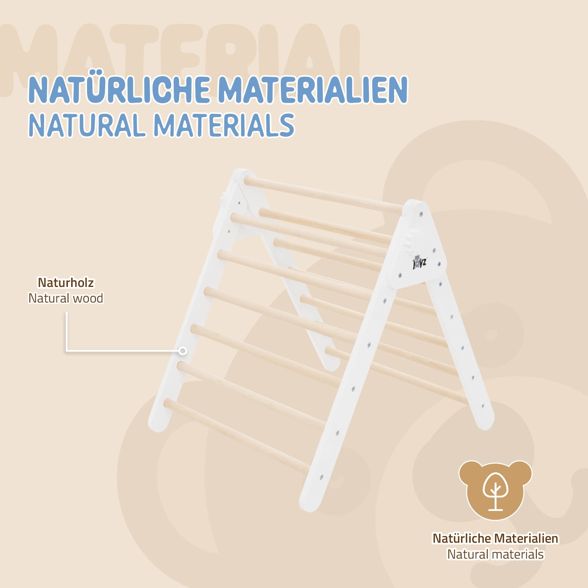 Un equipo de juego de madera natural con varios peldaños sobre un fondo claro.