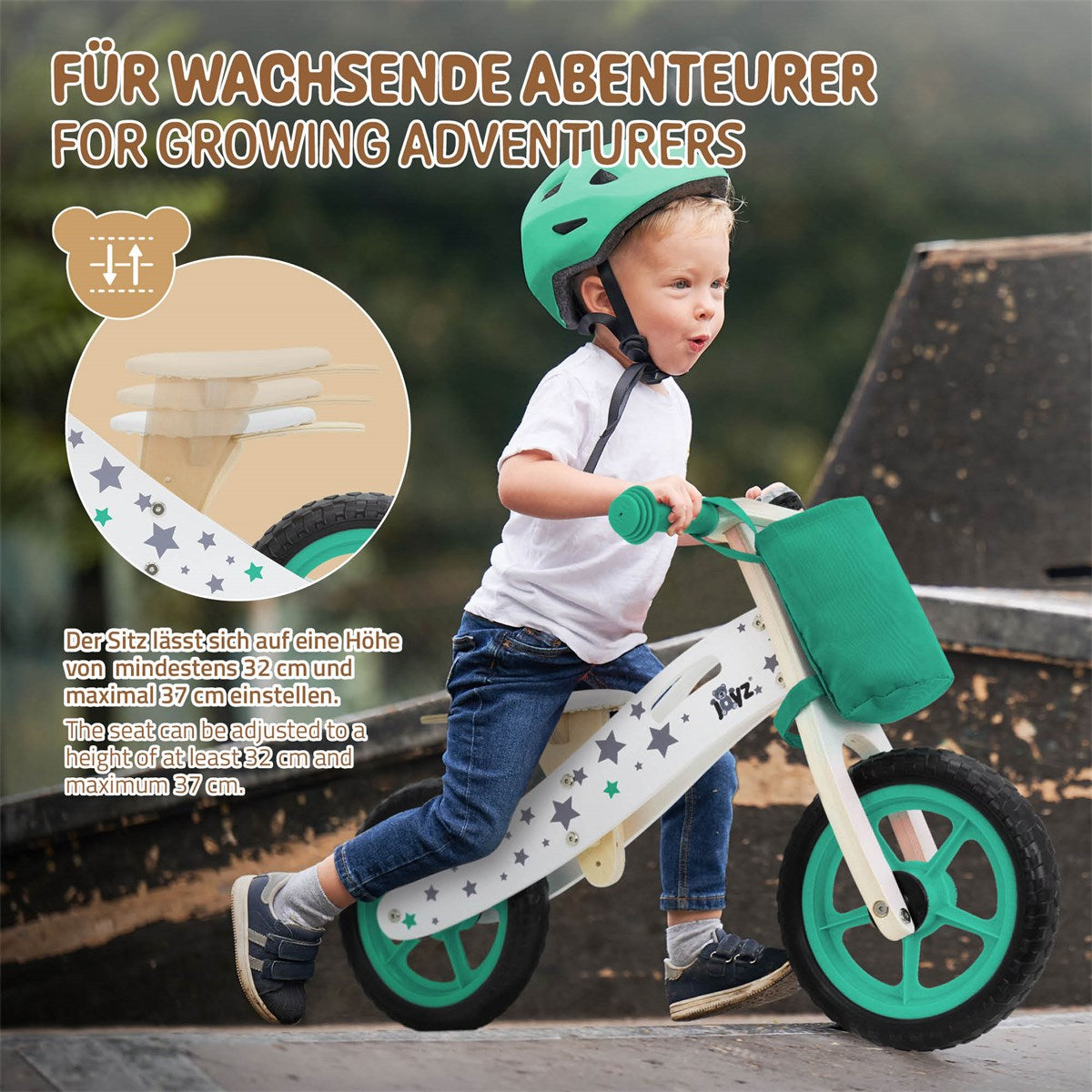 Kind auf einem Kinderfahrrad mit Helm, auf einem Spielplatz.