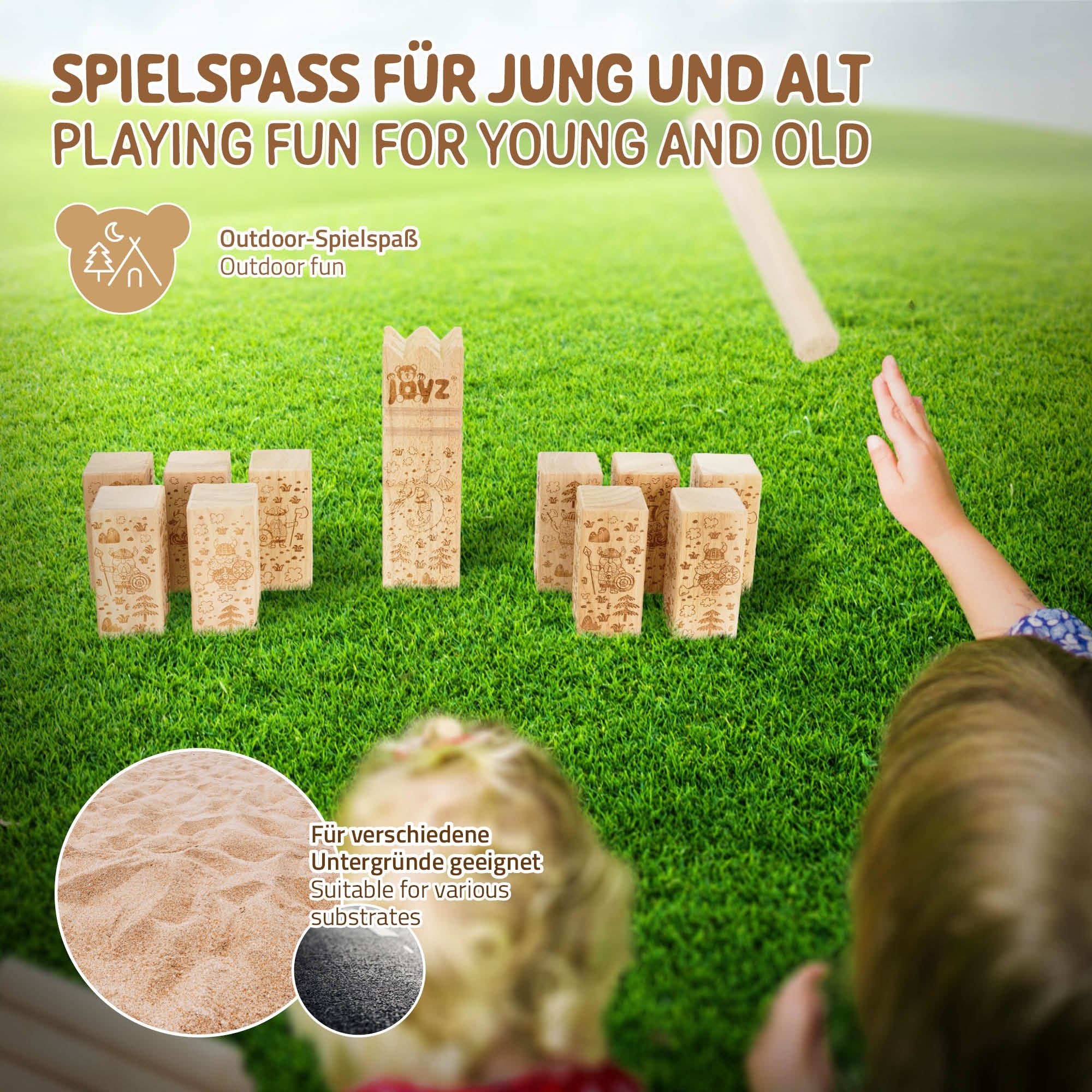 Holzspielzeug auf einer Wiese, geeignet für verschiedene Untergründe.