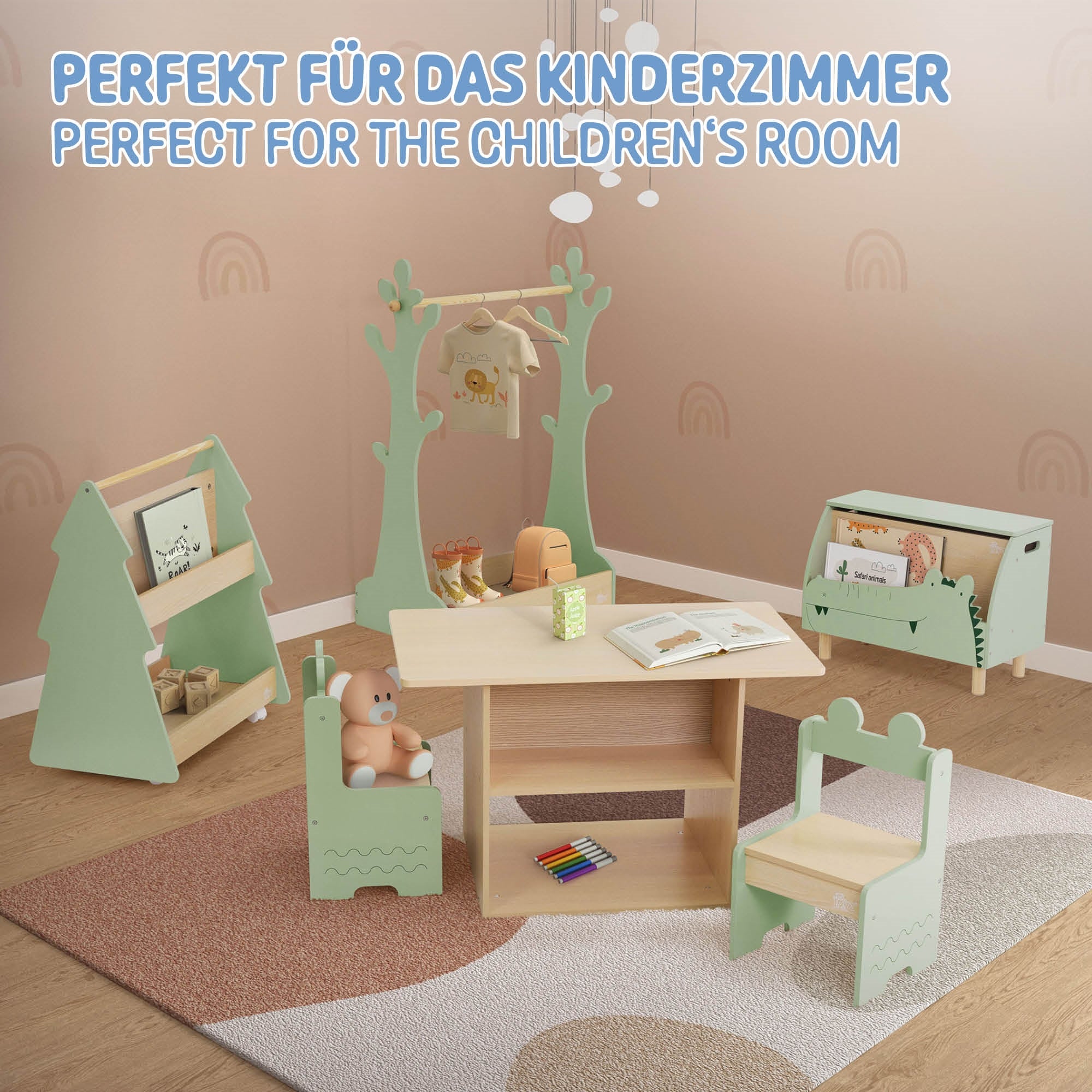 Ein Kinderzimmer mit einem Tisch, Stühlen und einem Regal.