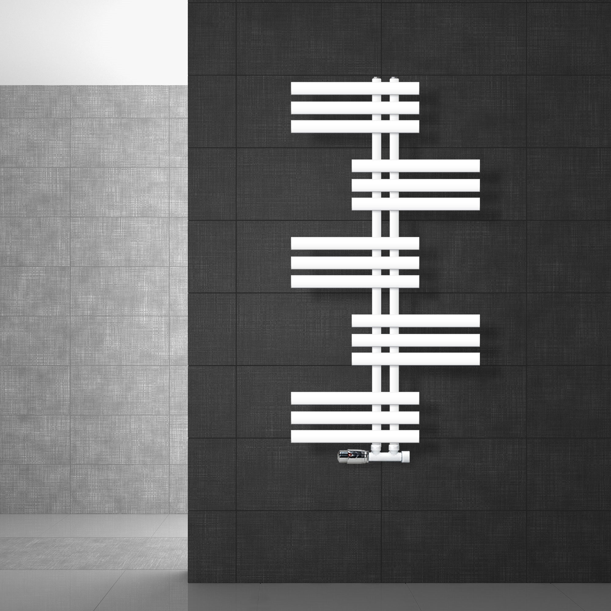 Witte radiator aan een donkere muur in een moderne ruimte.
