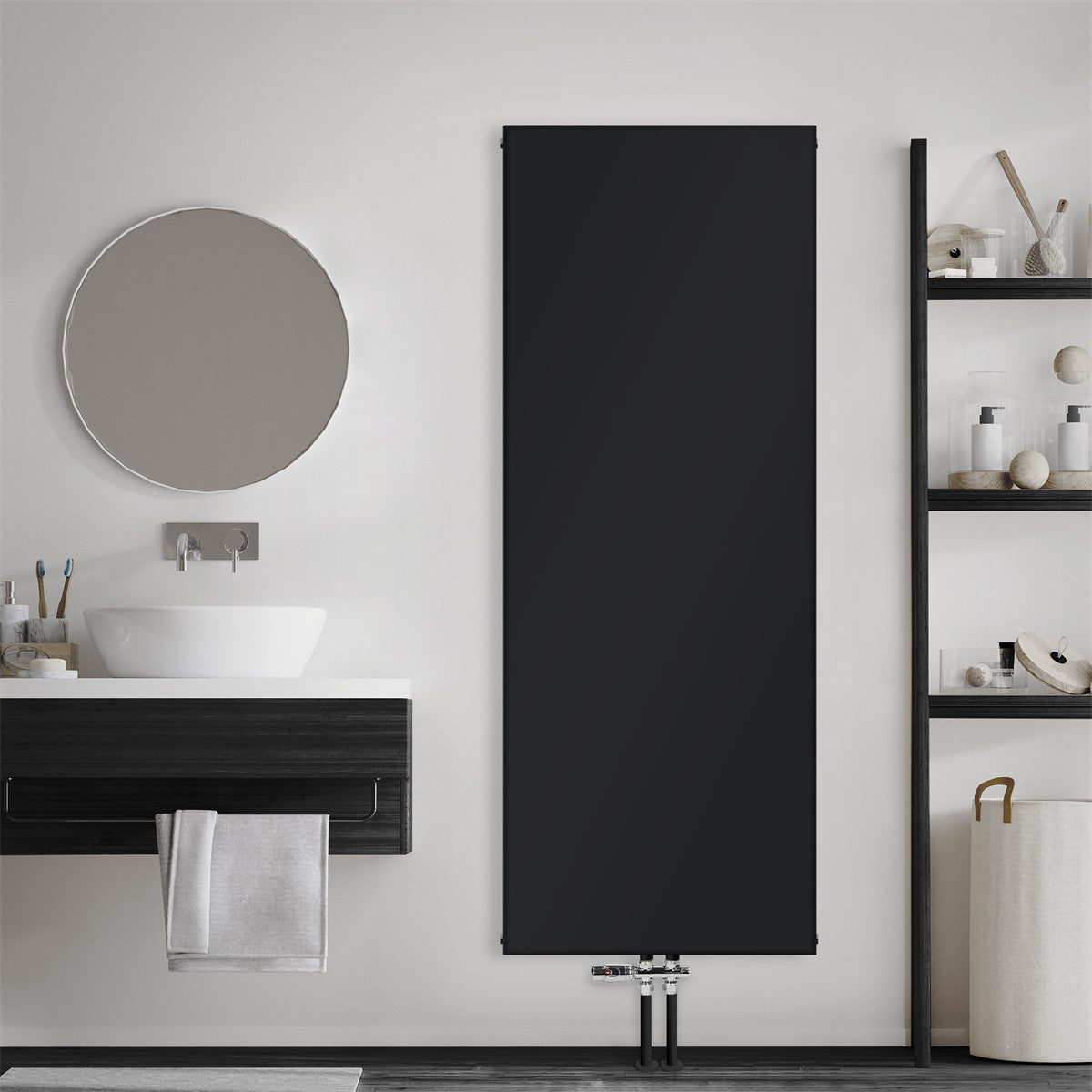 Painel de radiador preto numa casa de banho moderna com espelho e prateleiras.