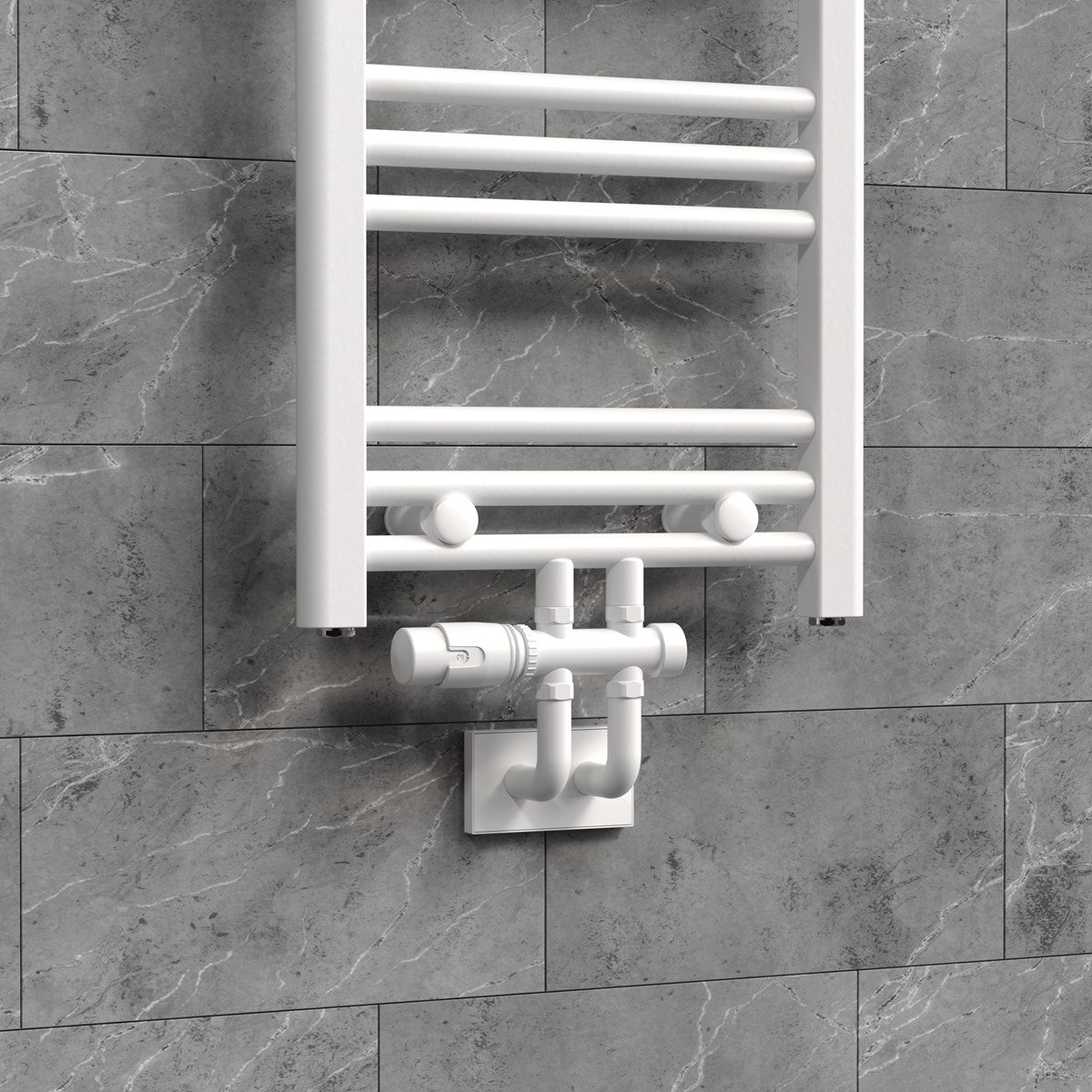Radiator med tilsluttet radiatorventil på en grå væg.