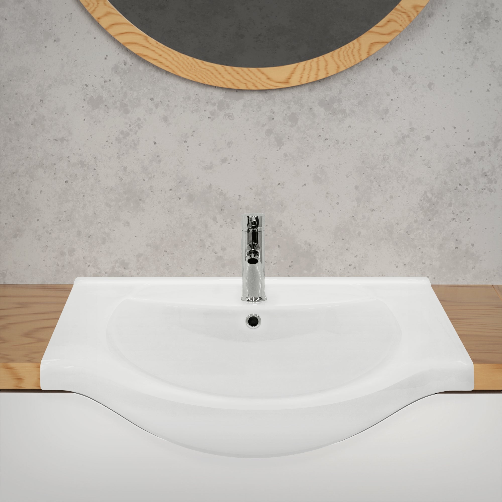 Waschbecken mit Wasserhahn, Holzplatte und runder Spiegel im Hintergrund.