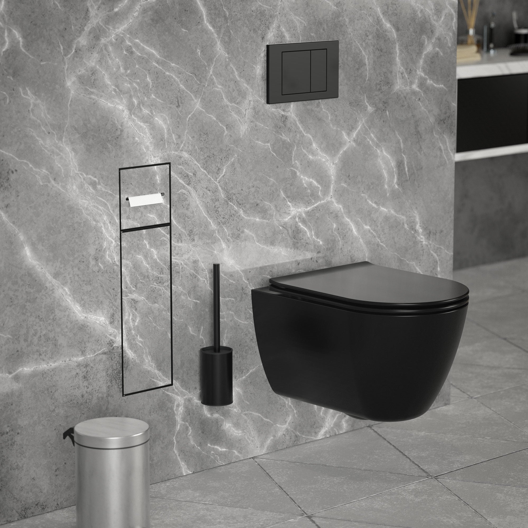 Schwarze Wandtoilette mit grauer Marmorwand und Abfallbehälter.