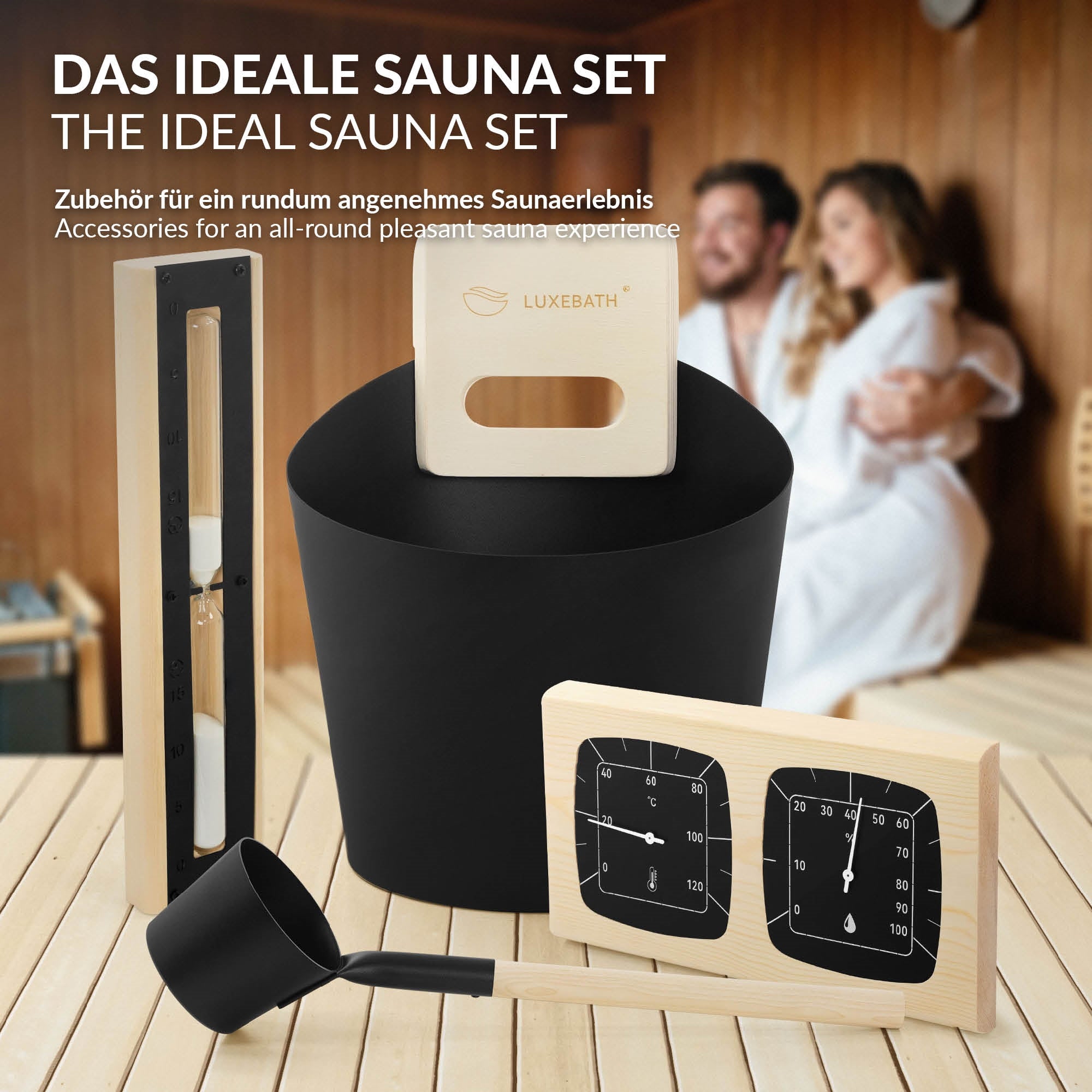 Sort bryggebøtte med træhåndtag og sauna-udstyr.