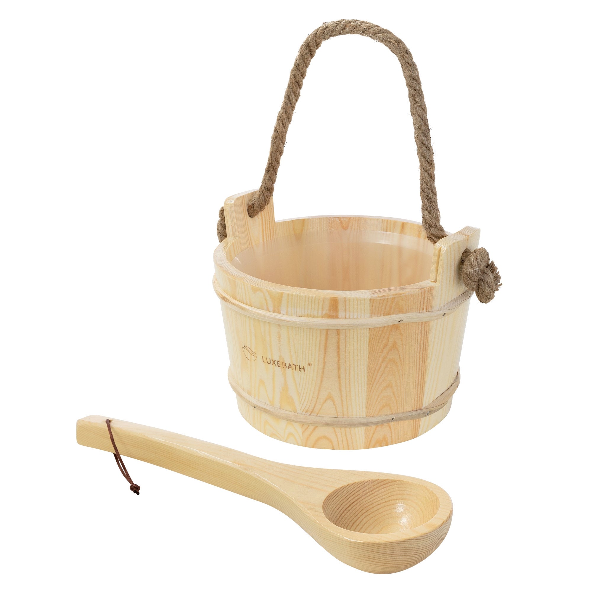 Holz-Eimer mit Seilgriff und Holzschöpfer.