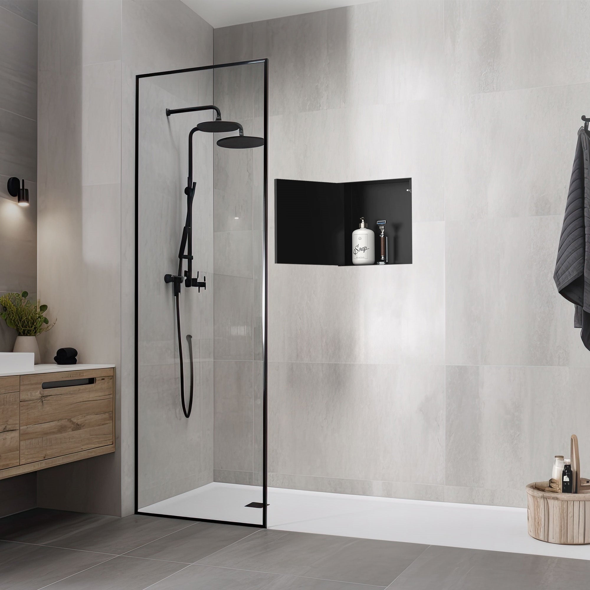 Badezimmer mit Dusche und schwarzer Wandnische in der Wand.