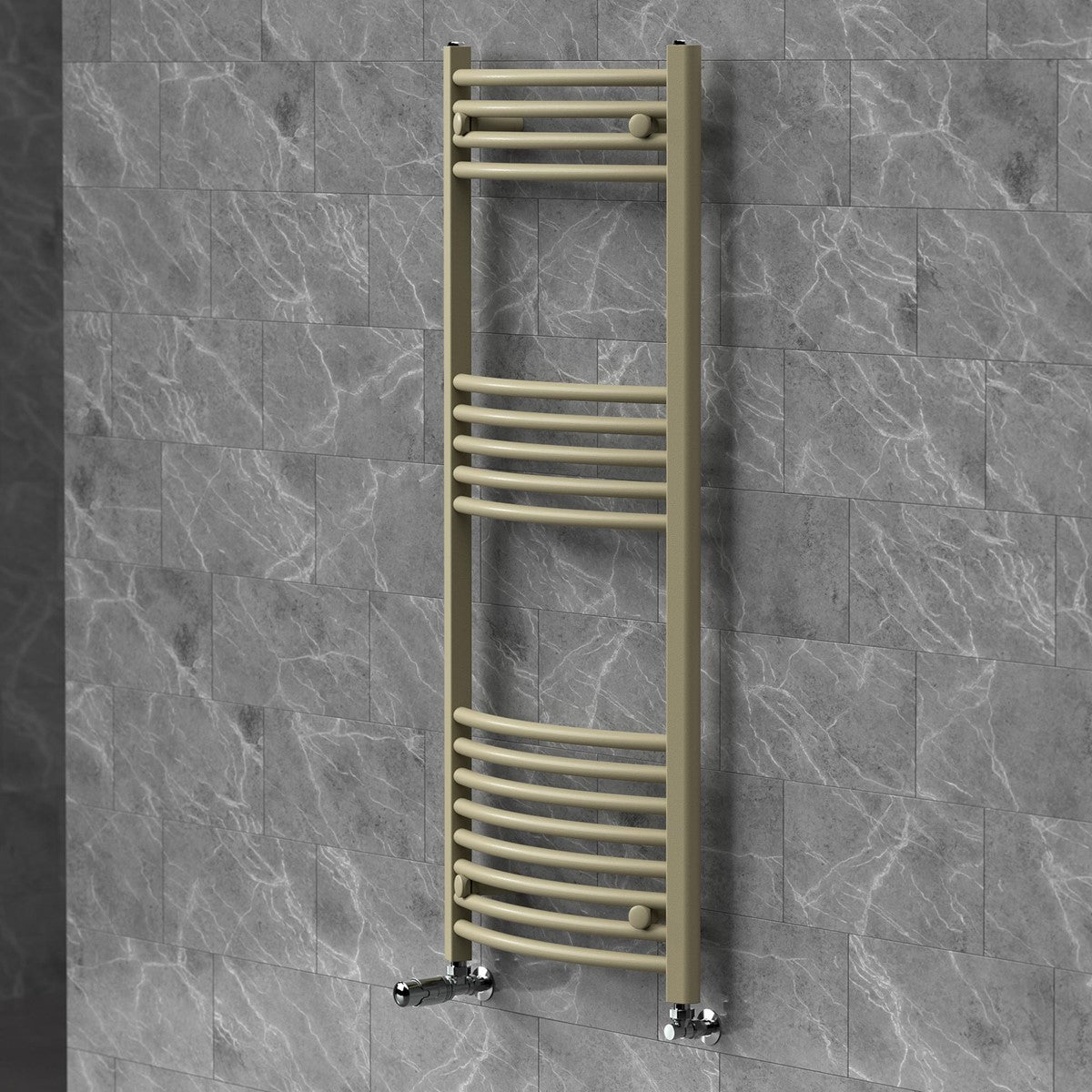 Beige Handtuchheizkörper an einer grauen Wand montiert.