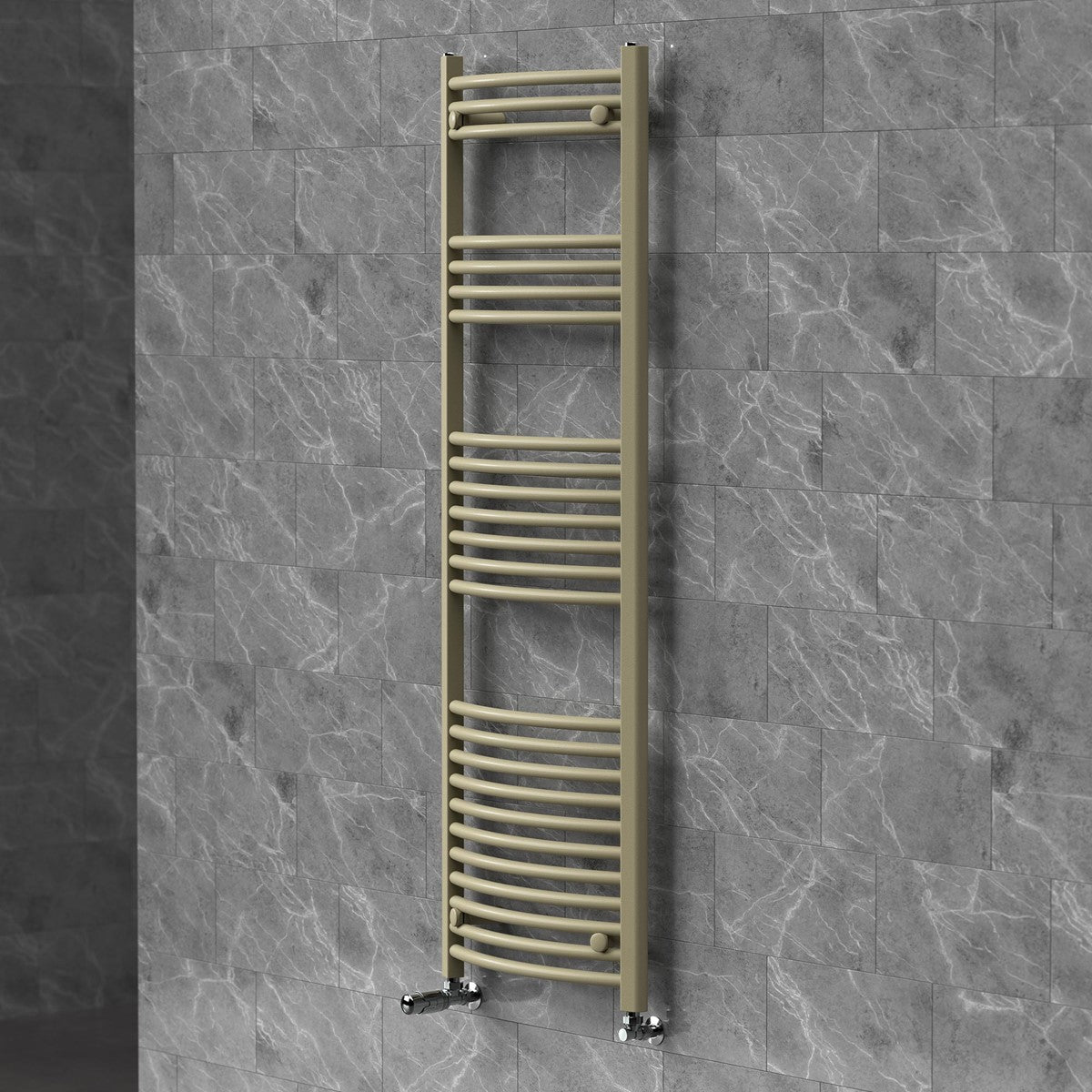Beige Handtuchheizkörper an einer grauen Wand.