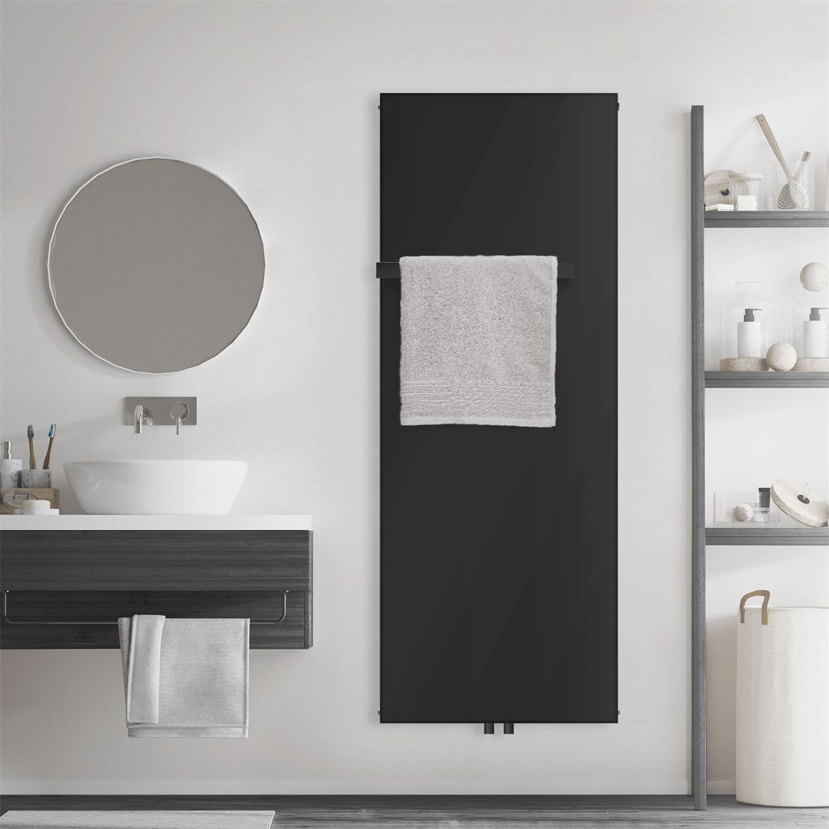 Svart radiator med en handduk i ett modernt badrum.
