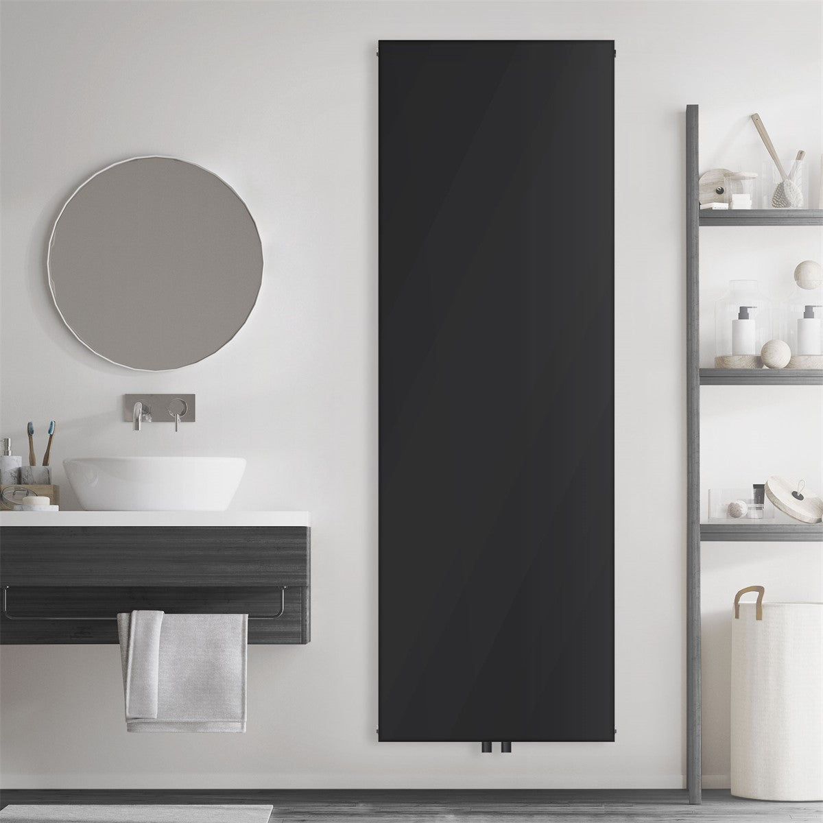 Painel de aquecimento preto numa parede clara com espelho e prateleiras.