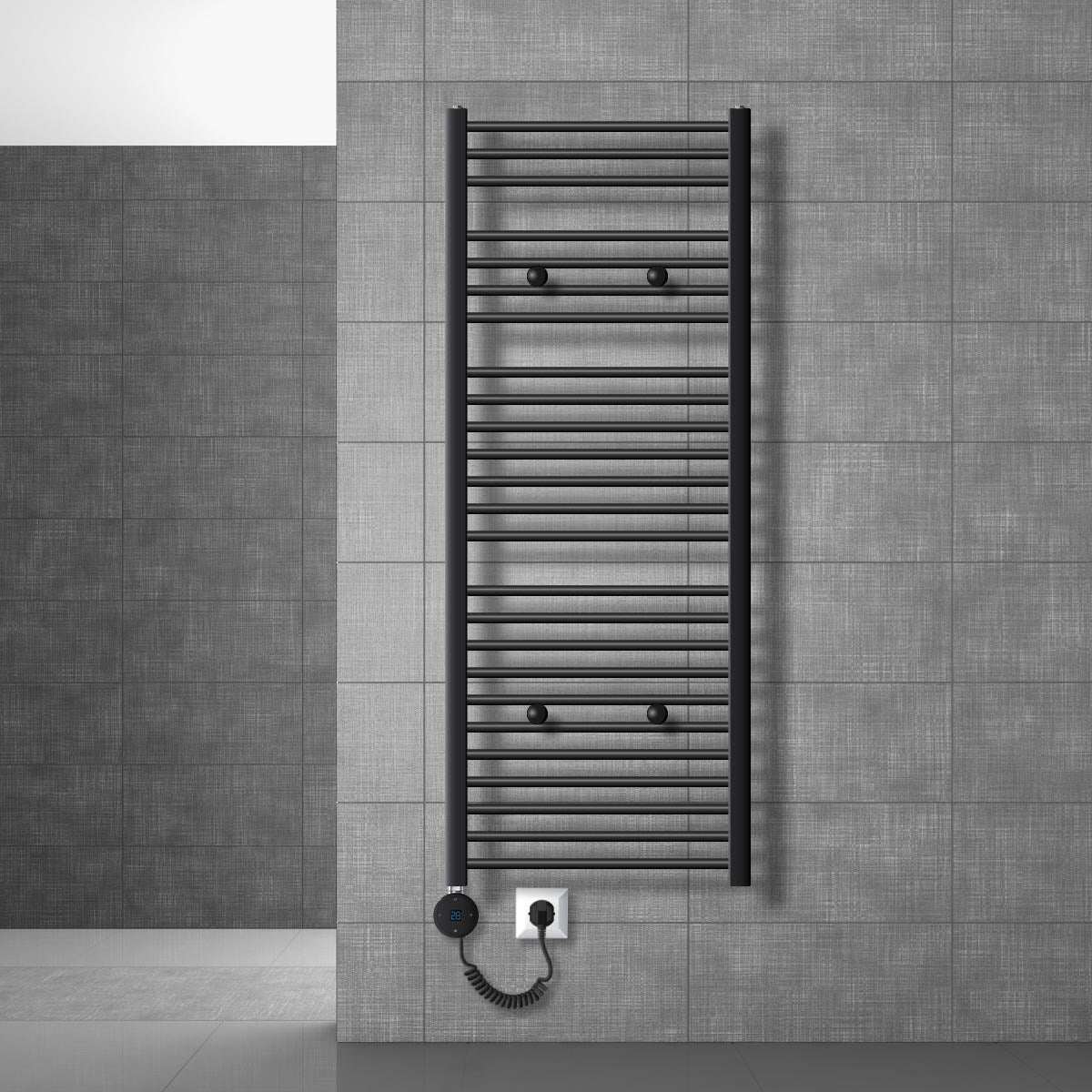 Schwarzer Handtuchwärmer an grauer Wand mit Steckdose.