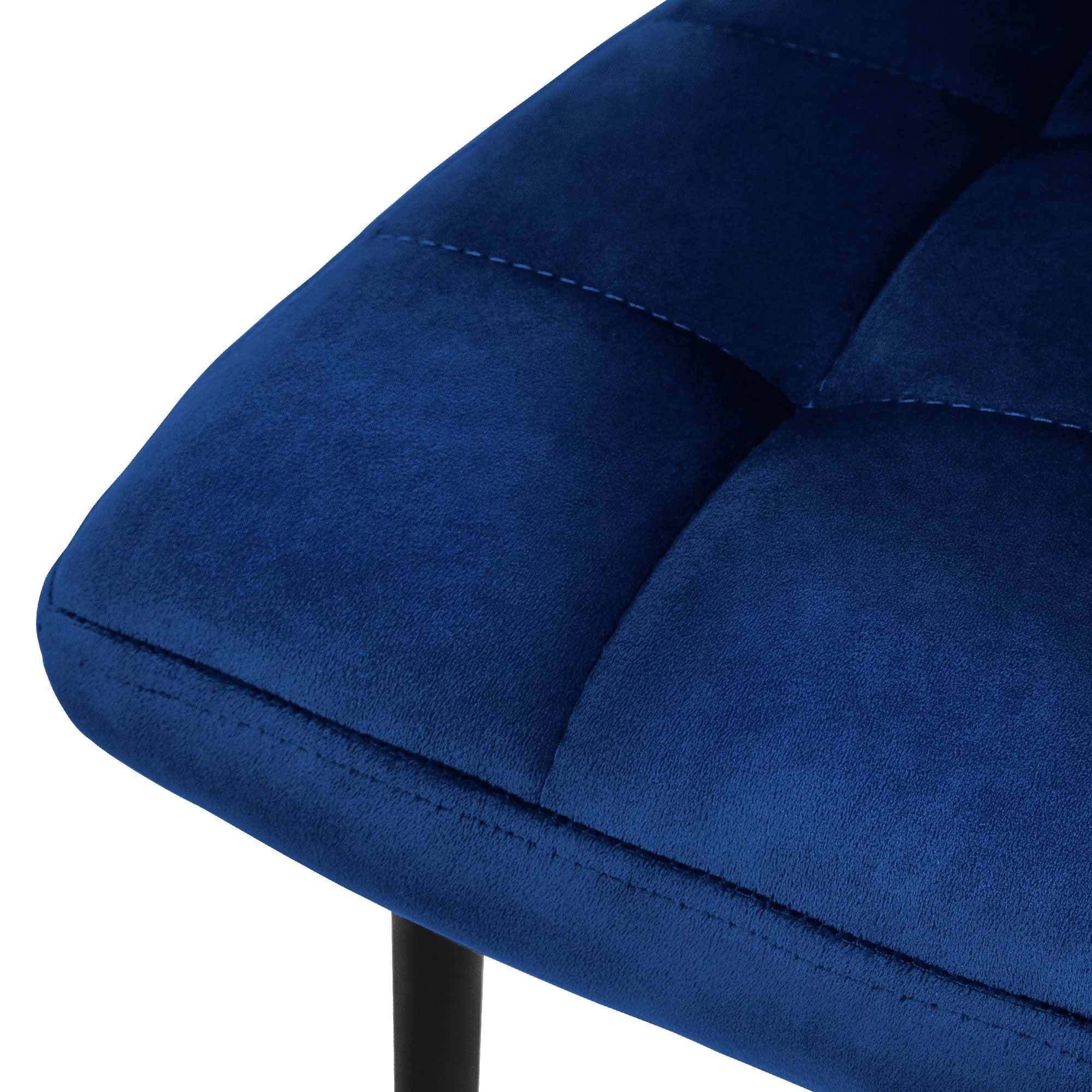 Nahaufnahme eines blauen Stuhls mit gepolsterter Sitzfläche.