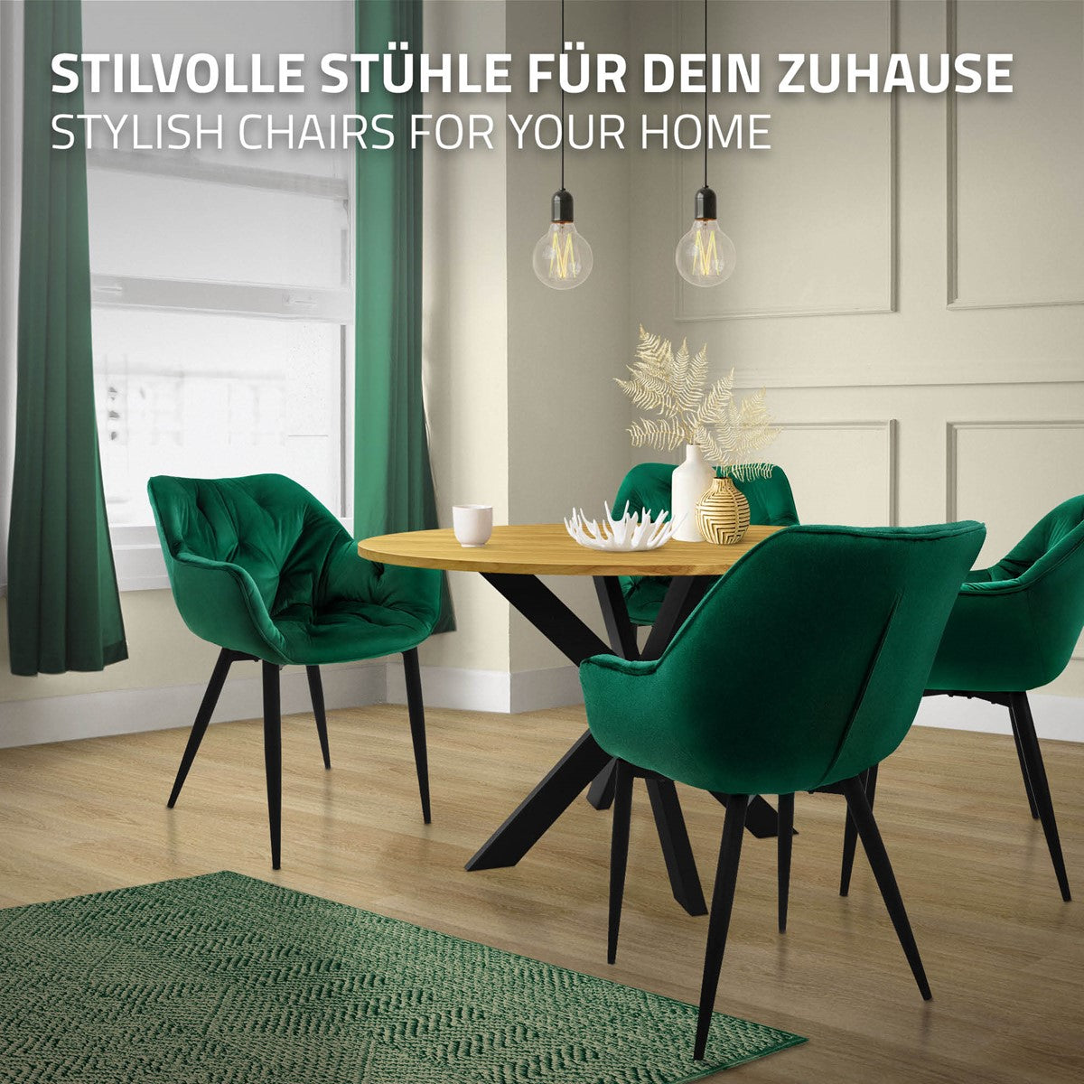 Grüner Stuhl an einem runden Tisch in einem stilvollen Raum.