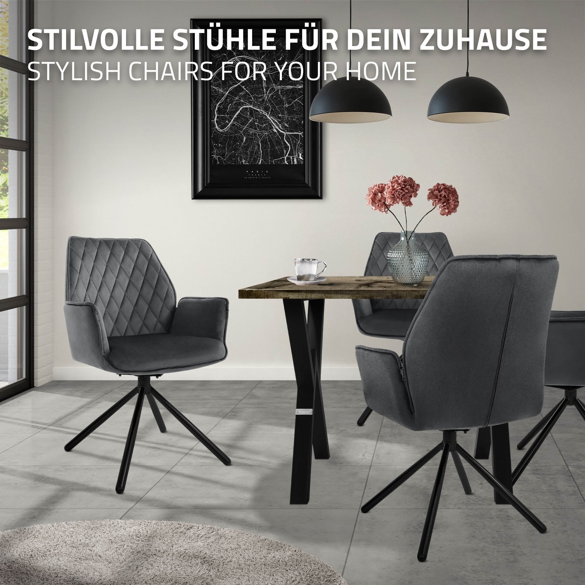 Graue Stühle um einen Tisch in einem eleganten Raum mit Blumen.