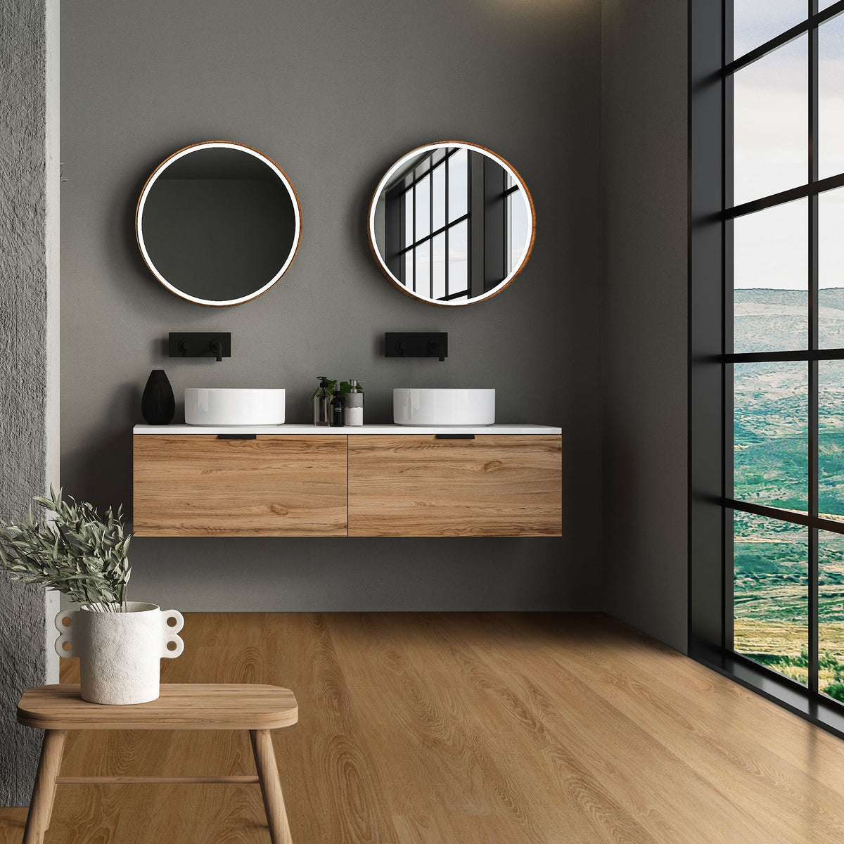 Modernes Badezimmer mit zwei runden Spiegeln und Holzwaschtisch vor einem großen Fenster.