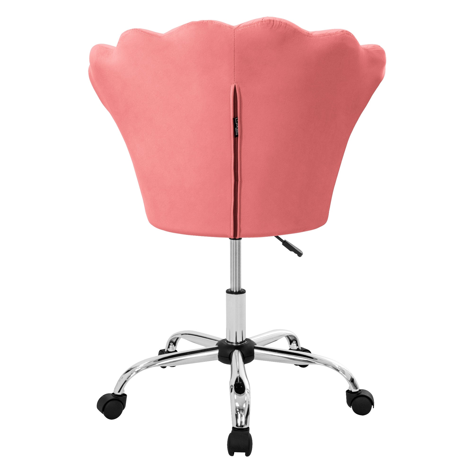 Vue de dos d'une chaise de bureau rose avec un dossier en forme de fleur sur un châssis à roulettes.