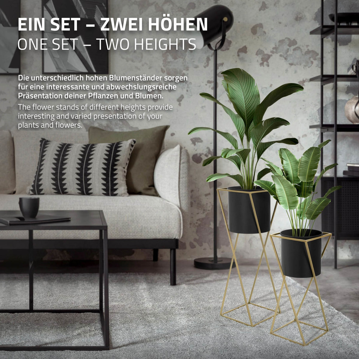 Blumenständer Set mit Pflanzen in verschiedenen Höhen.