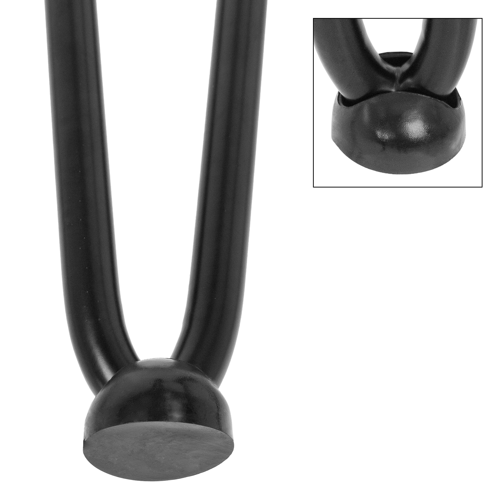 Detaljebillede af et sort metalstel med rund fod.