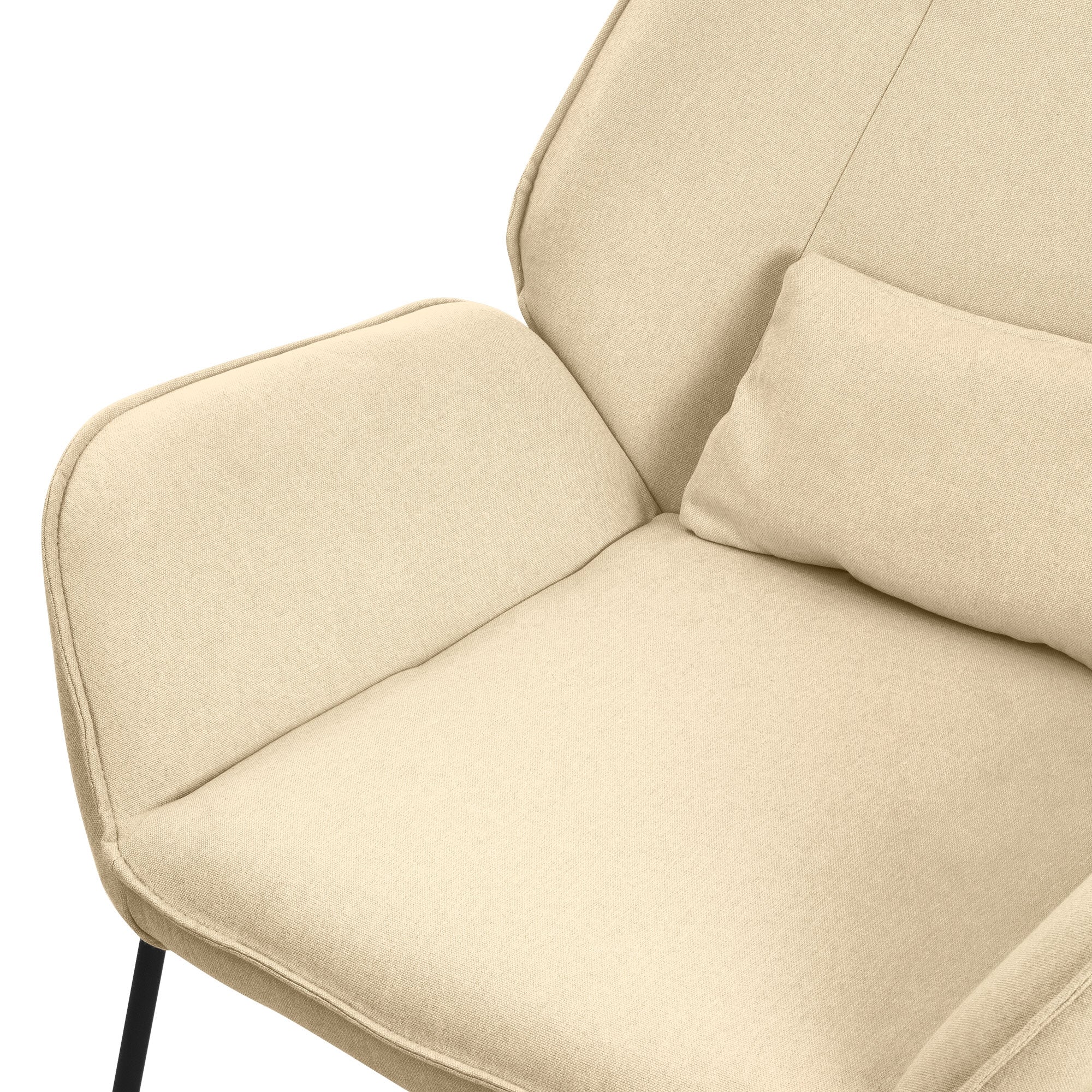 Beige stoel met kussen, zachte oppervlakte en zwart frame.