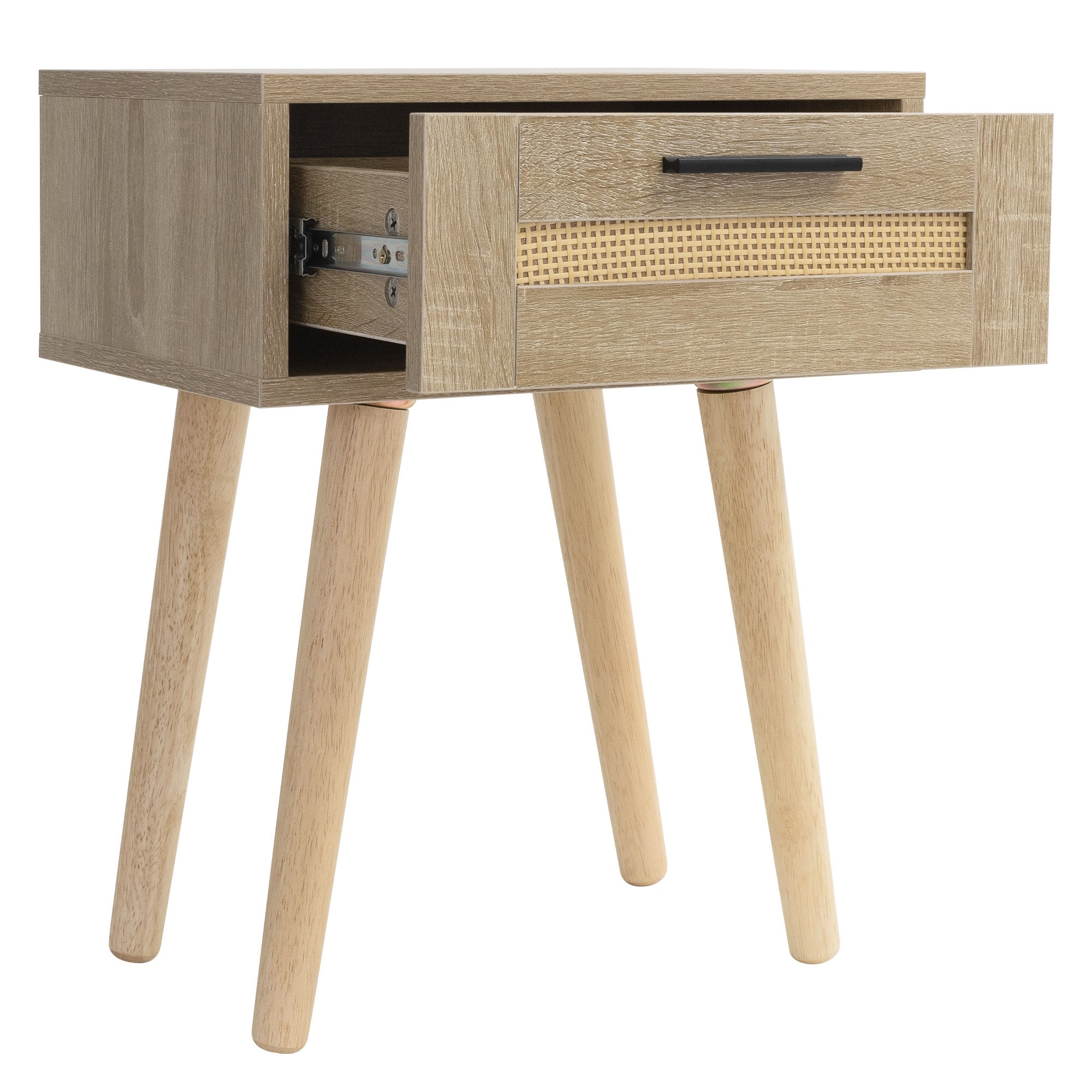Nachttisch mit offener Schublade, Holzbeinen und Rattan-Element.