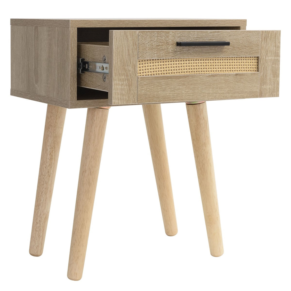 Nachttisch mit offener Schublade, Holzbeinen und Rattan-Element.