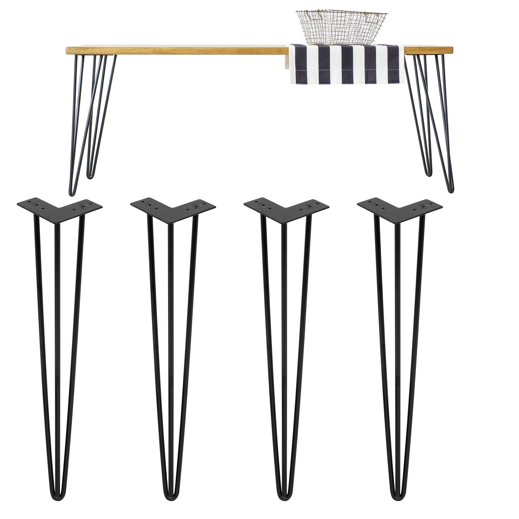 Tisch mit vier Metallbeinen in V-Form und einem Handtuch.