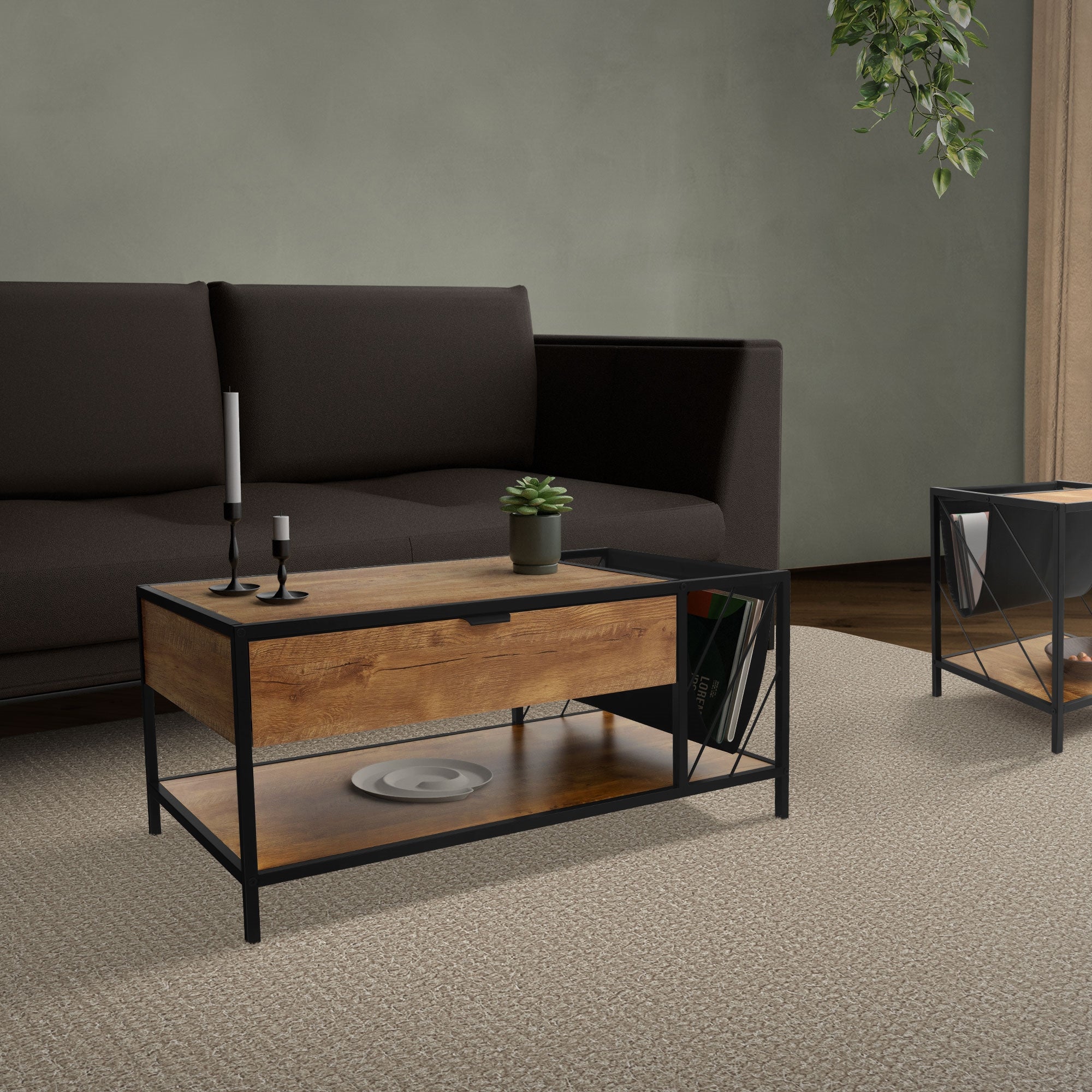 Wohnzimmer mit Couchtisch, Sofa und Pflanzen in einem modernen Ambiente.