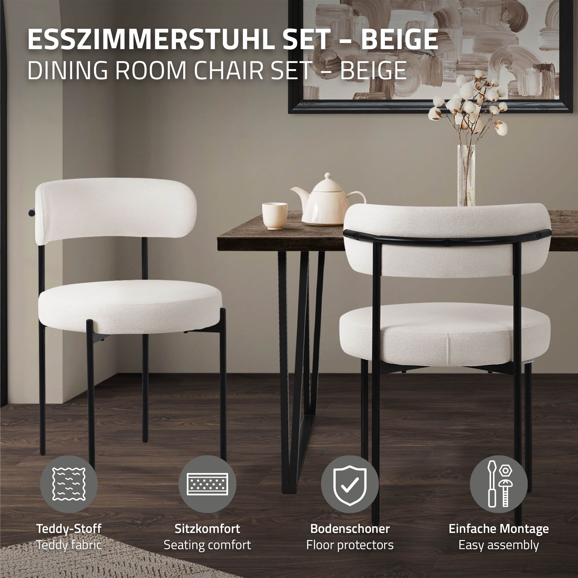Zwei beige Esszimmerstühle an einem Tisch mit Teekanne.
