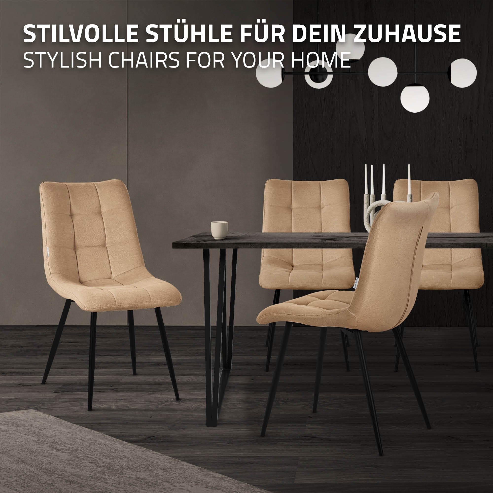Vier stilvolle Stühle um einen Tisch in einem modernen Raum.