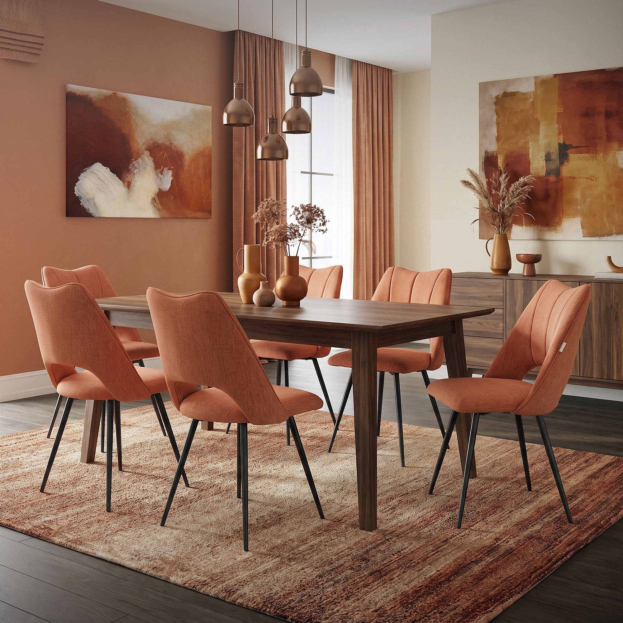 Sechs orangefarbene Stühle um einen Tisch in einem stilvollen Esszimmer.